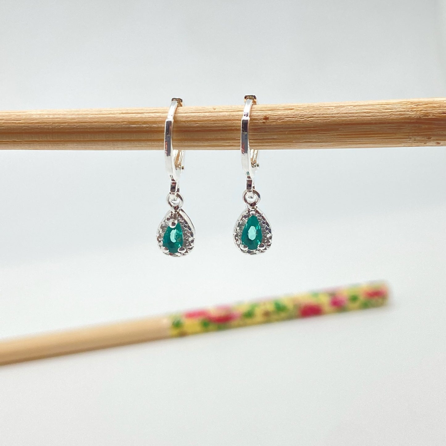 XP235 Aro Argollita con Gota Circón Verde Turmalina Borde craquelado Argolla 12 mm Gota 8x6 mm Aro Baño Plata Aros Bañados hecho de Bronce Bañado en Plata 50 ml Joyas Bañadas en Plata