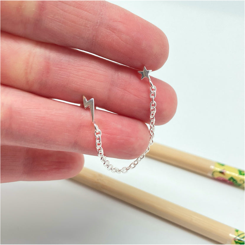 XP261 Aro Doble Mini Rayo 9x3 mm y Mini Estrella 6 mm unidos por cadena de 7 mm largo Aro Baño Plata Aros Bañados hecho de Bronce Bañado en Plata 50 ml Joyas Bañadas en Plata