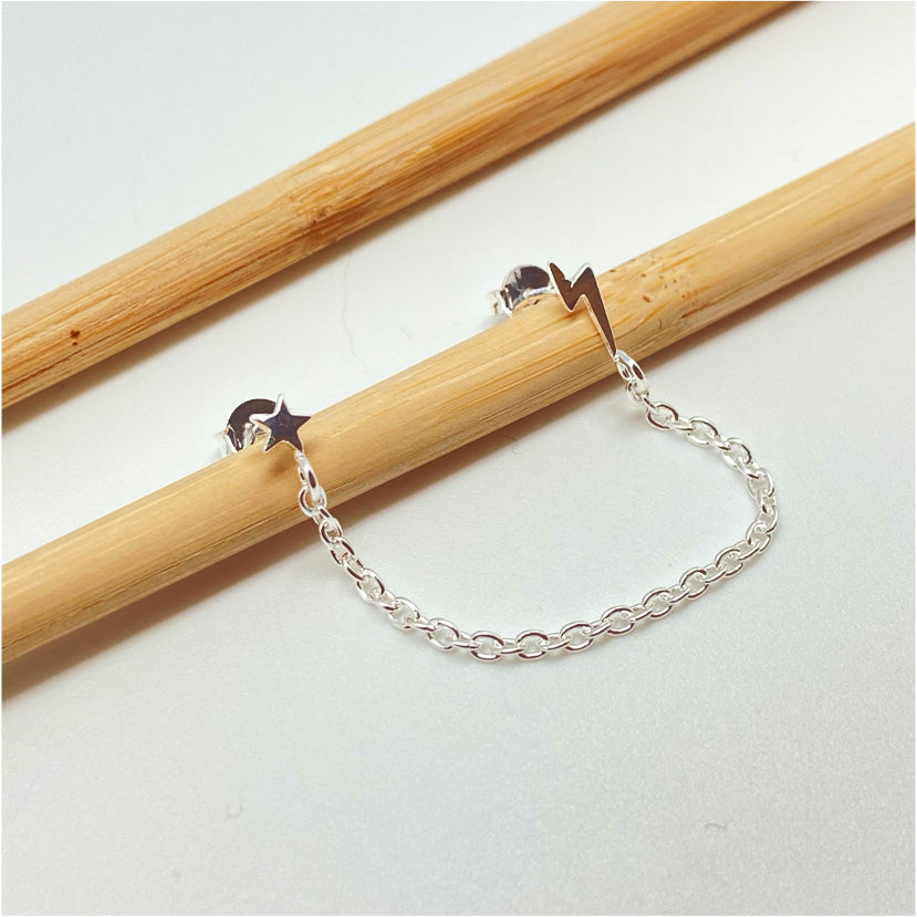 XP261 Aro Doble Mini Rayo 9x3 mm y Mini Estrella 6 mm unidos por cadena de 7 mm largo Aro Baño Plata Aros Bañados hecho de Bronce Bañado en Plata 50 ml Joyas Bañadas en Plata