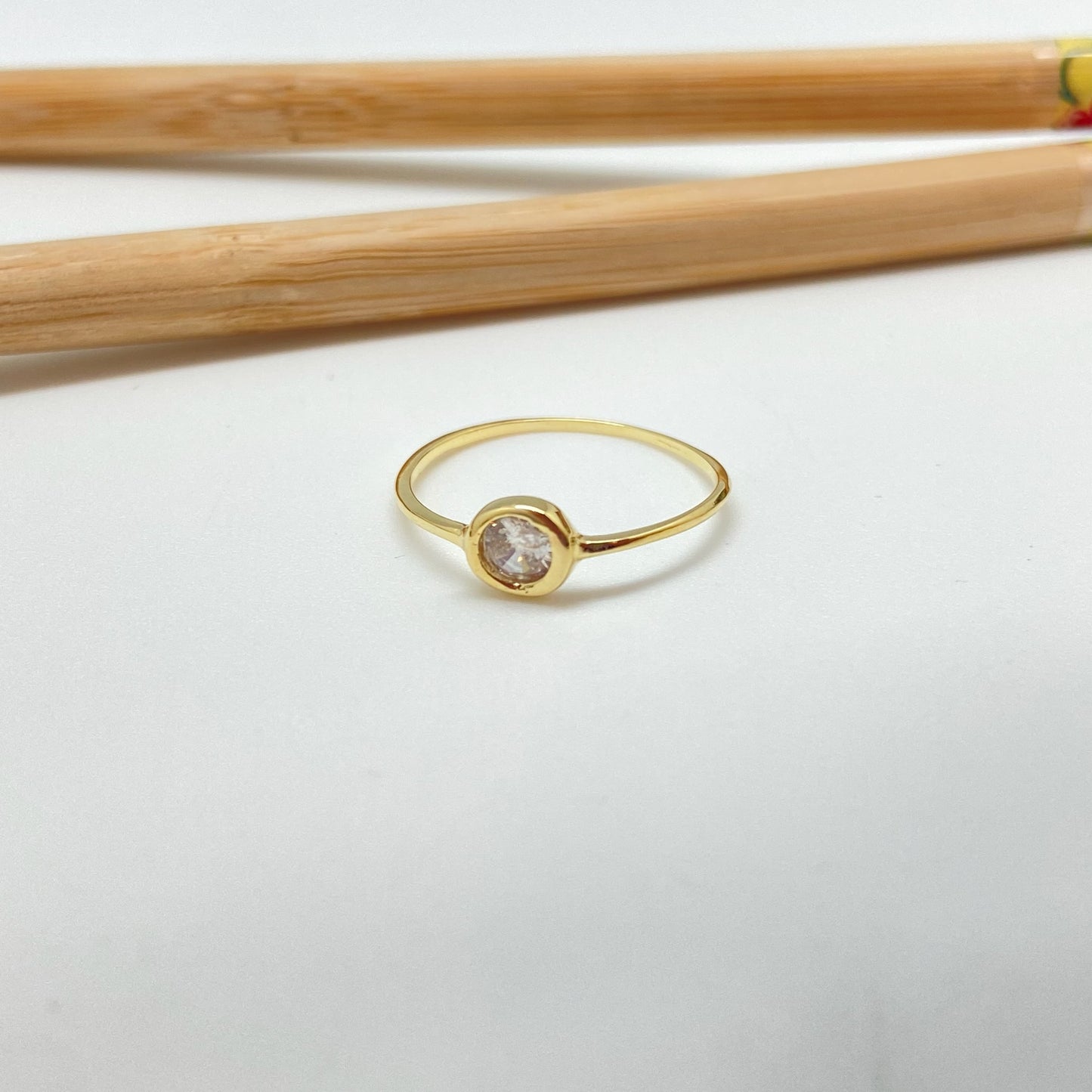 WO58 Anillo solitario circon cristal 5 mm argolla 1 mm espesor Anillo Baño Oro Anillos Bañados hecho de Bronce Bañado en Oro 18K Joyas Bañadas en Oro