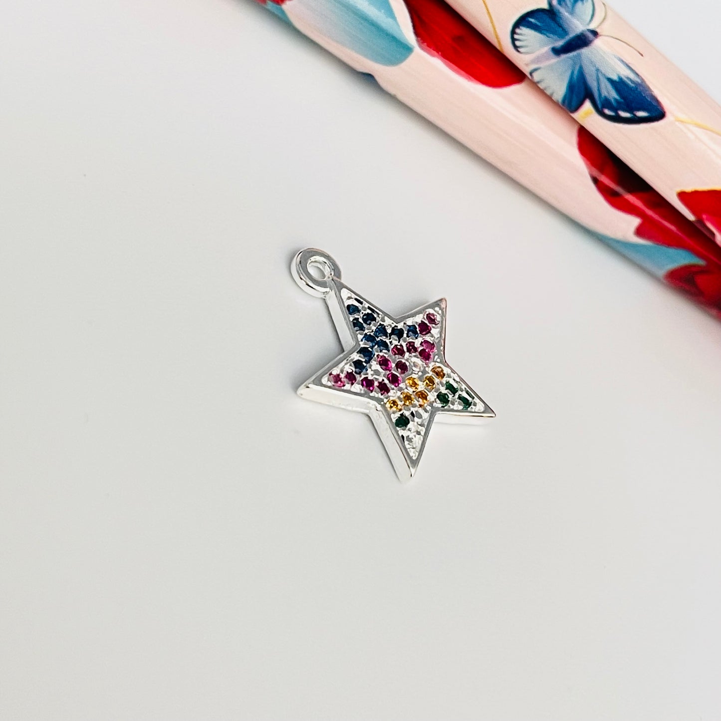 FP916 Colgante Estrella Circones Multicolor 15 mm Figura Baño Plata