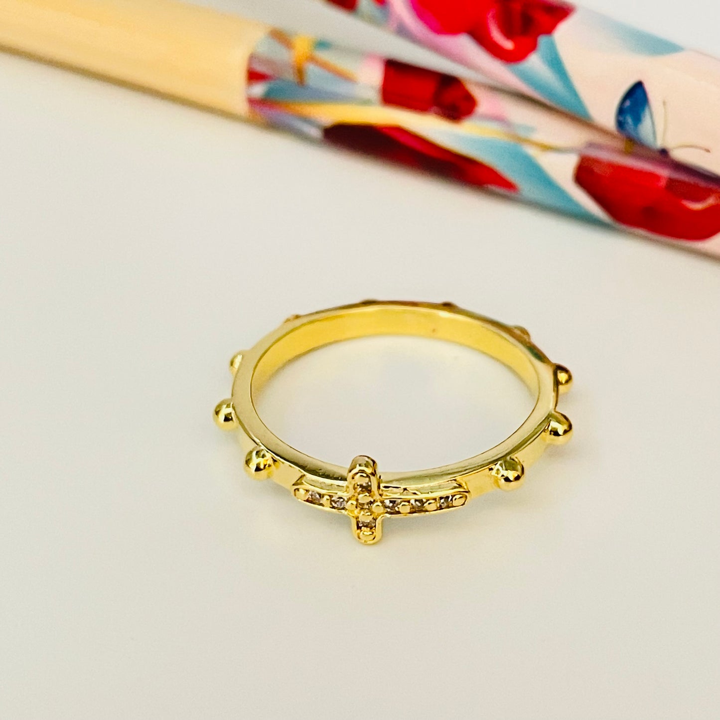 WO42 Anillo Denario con Cruz con Circones de 10x6 mm Argolla de 10 mm Anillo Baño Oro Anillos Bañados en Oro y Plata hecho de Bronce Bañado en Oro 18K Joyas Bañadas en Oro