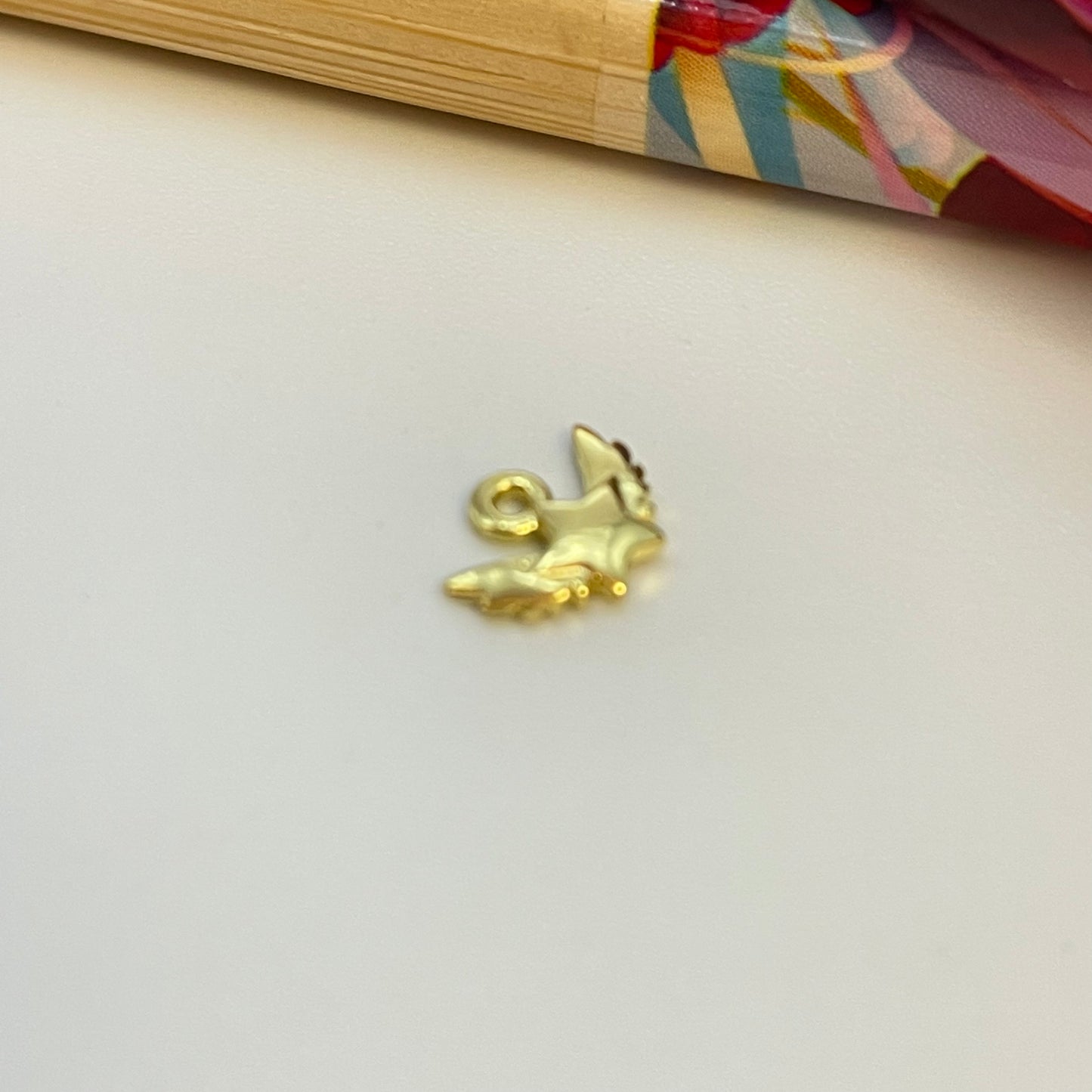 FO1020 Colgante mini estrella Alada 5 x 7 mm mas argollita Figura Baño Oro