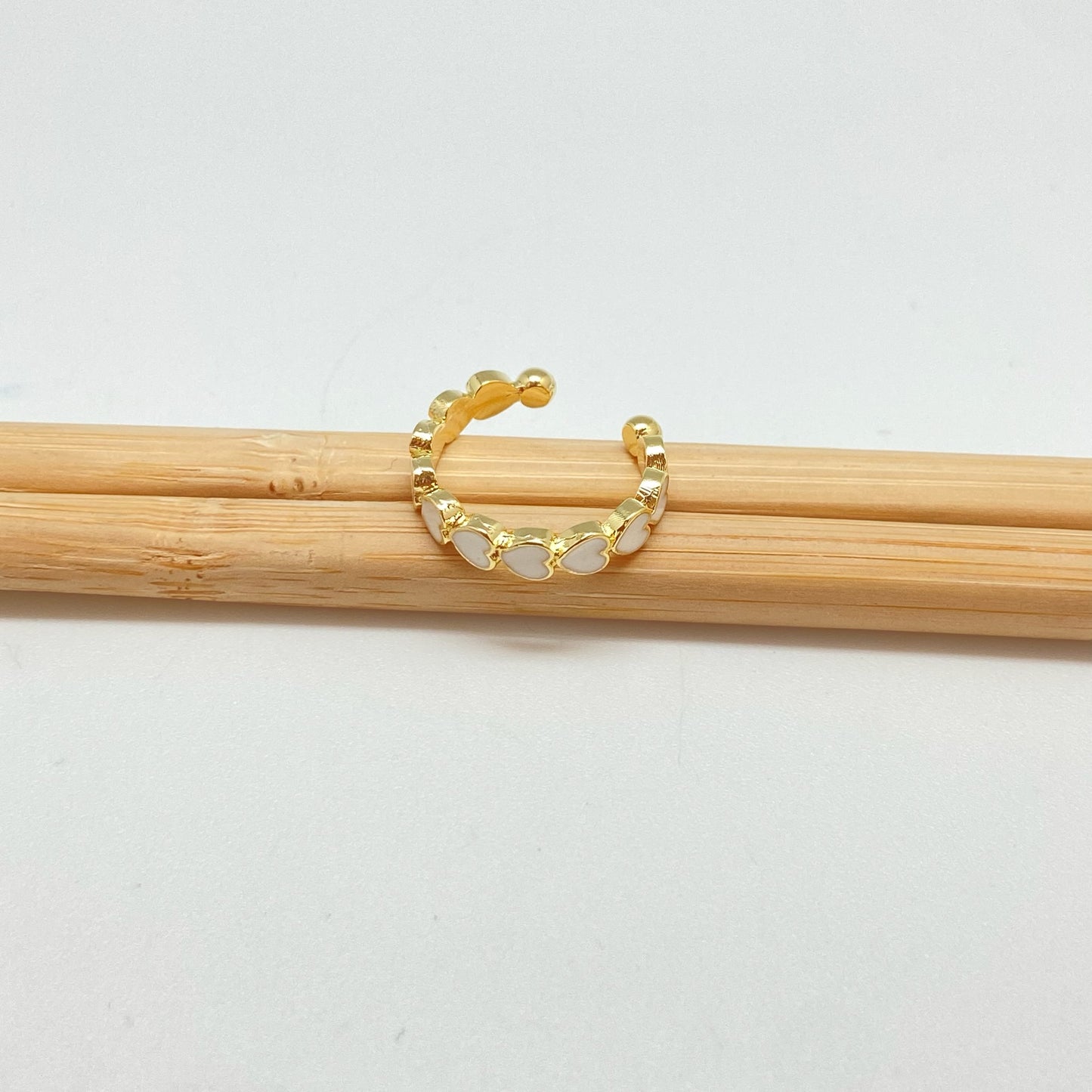WO61 Anillo Ajustable Corazones con resina color Dia. 18 mm ancho 4 mm Anillo Baño Oro