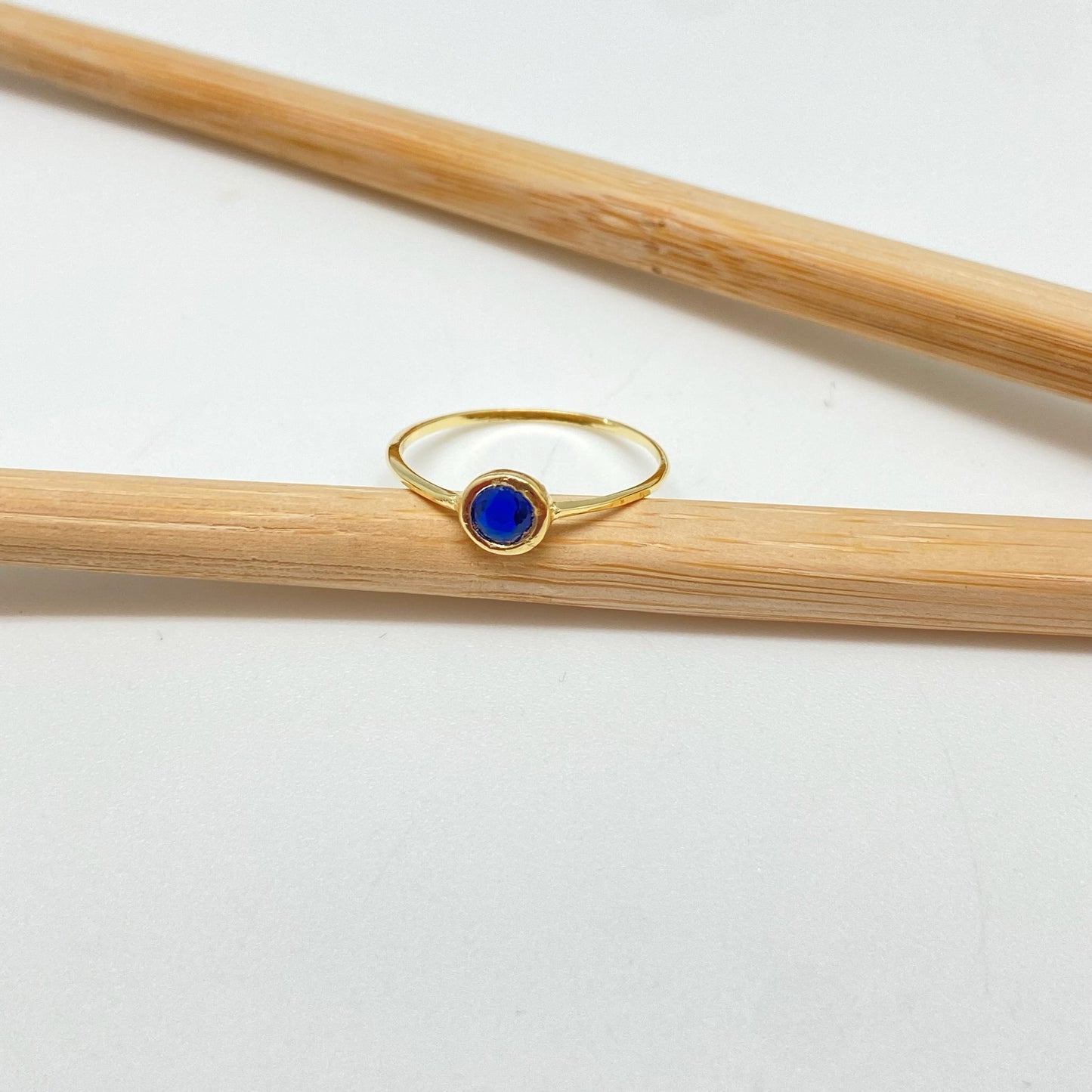 WO59 Anillo solitario circon zafiro 6 mm argolla 1 mm espesor Anillo Baño Oro Anillos Bañados hecho de Bronce Bañado en Oro 18K Joyas Bañadas en Oro