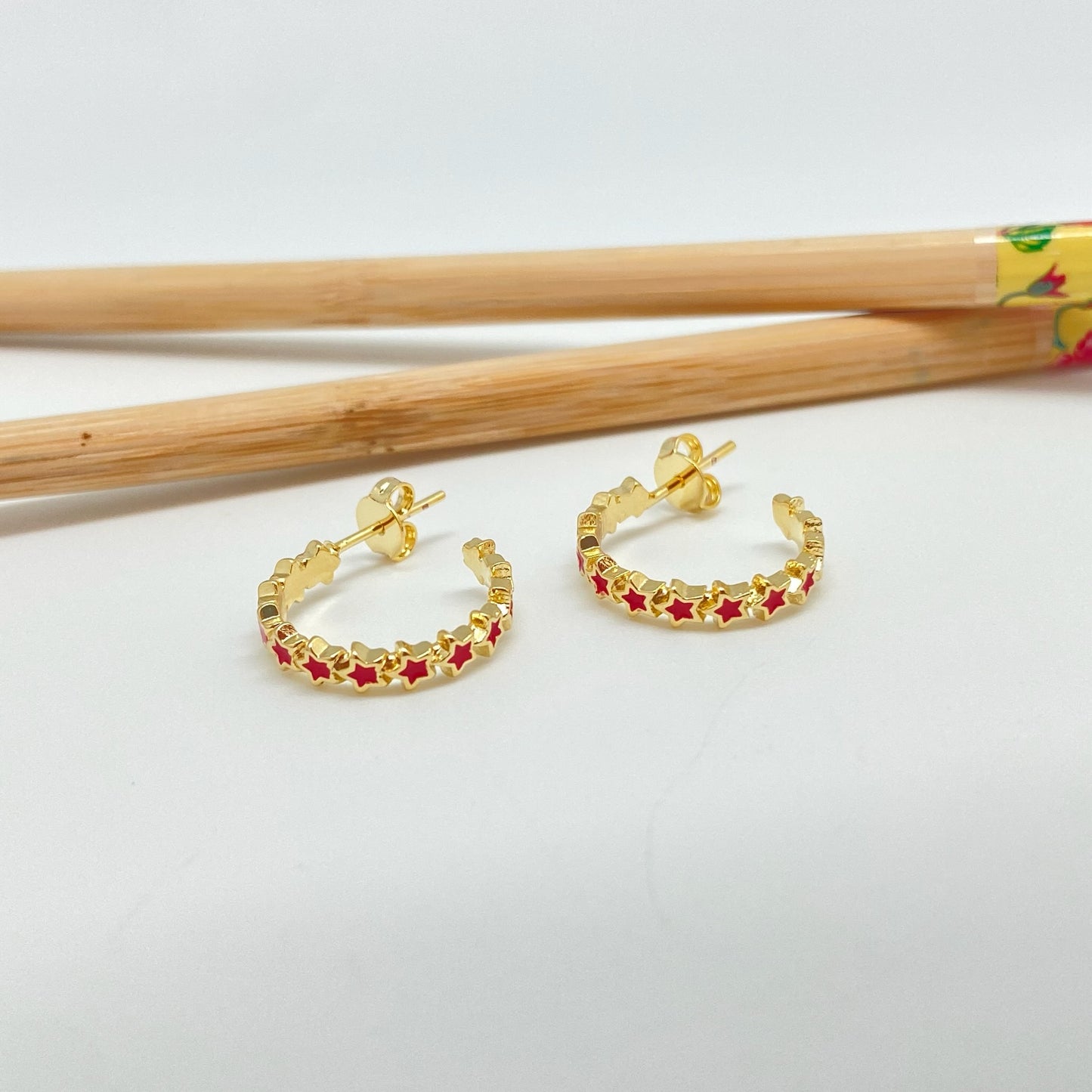 XO302 Aro Argolla Estrellas con resina color Dia. 15 mm ancho 3 mm Aro Baño Oro