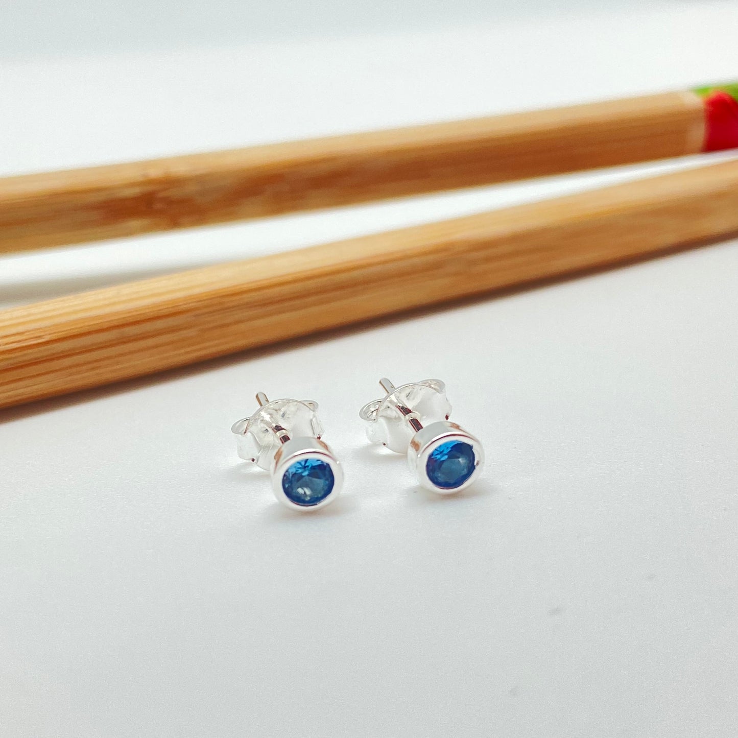 XP244 Aro Punto de Luz 5 mm Circón Agua Marina Aro Baño Plata