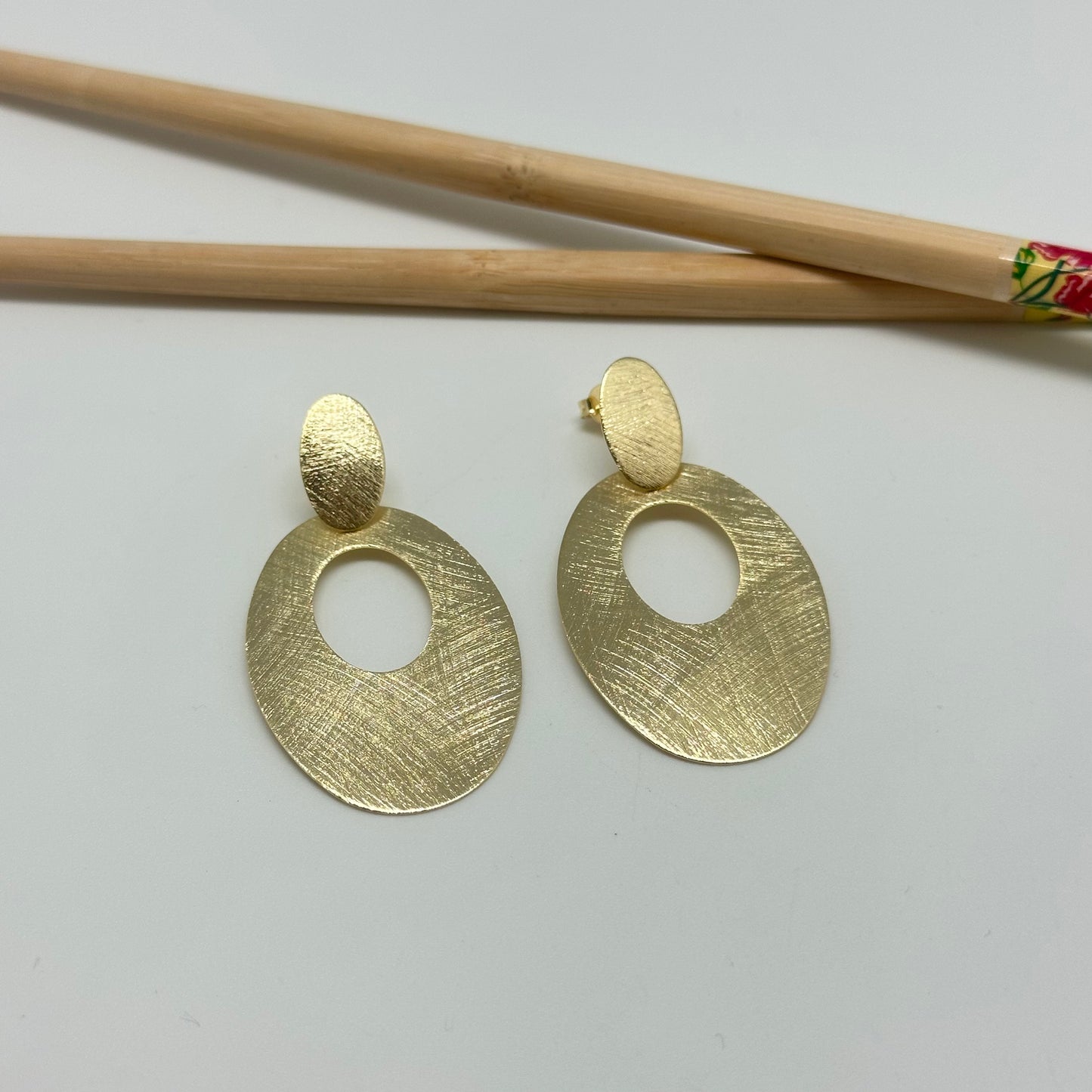 XO314 Aro Ovalado Lijado Largo total 50 mm Base 15 x 10 mm Figura Oval 40 x 28 mm Aro Baño Oro