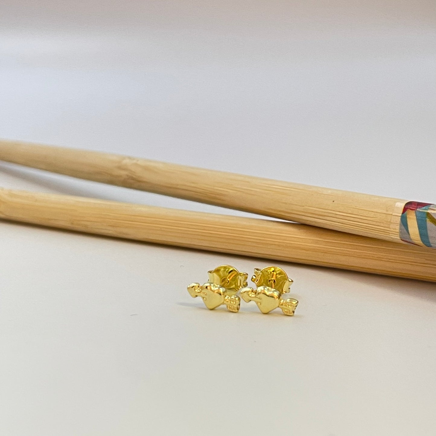 XO292 Mini Aro Corazon Cupido 5 x 8.5 mm Aro Baño Oro Aros Bañados hecho de Bronce Bañado en Oro 18K Joyas Bañadas en Oro