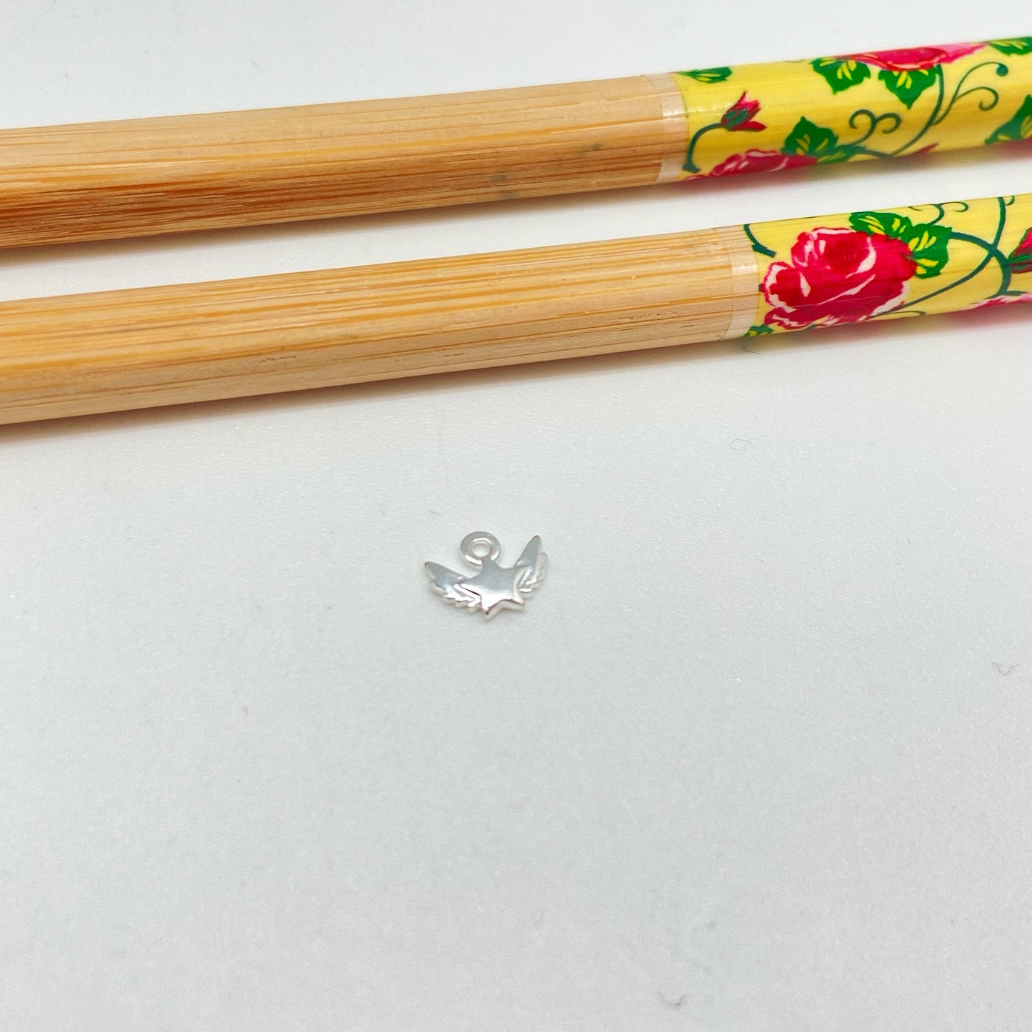 FP1020 Colgante mini estrella Alada 5 x 7 mm mas argollita Figura Baño Plata