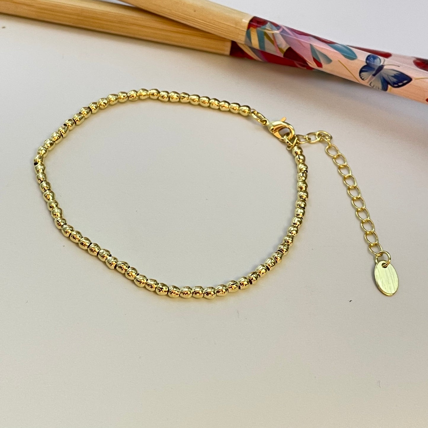 PO09 Pulsera Bolitas 2x2.5 mm Largo 17 cm mas extensor Pulsera Baño Oro