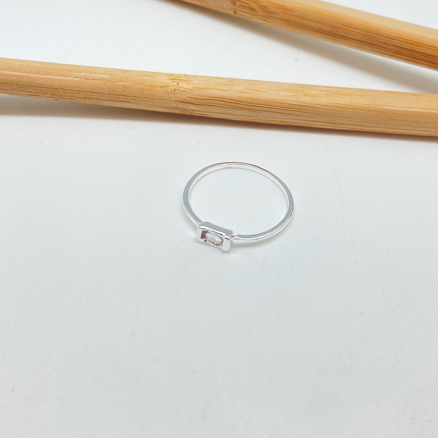 WP56 Anillo 1 circon cristal baguette 4x2 mm argolla 1 mm espesor Anillo Baño Plata Anillos Bañados hecho de Bronce Bañado en Plata 50 ml Joyas Bañadas en Plata