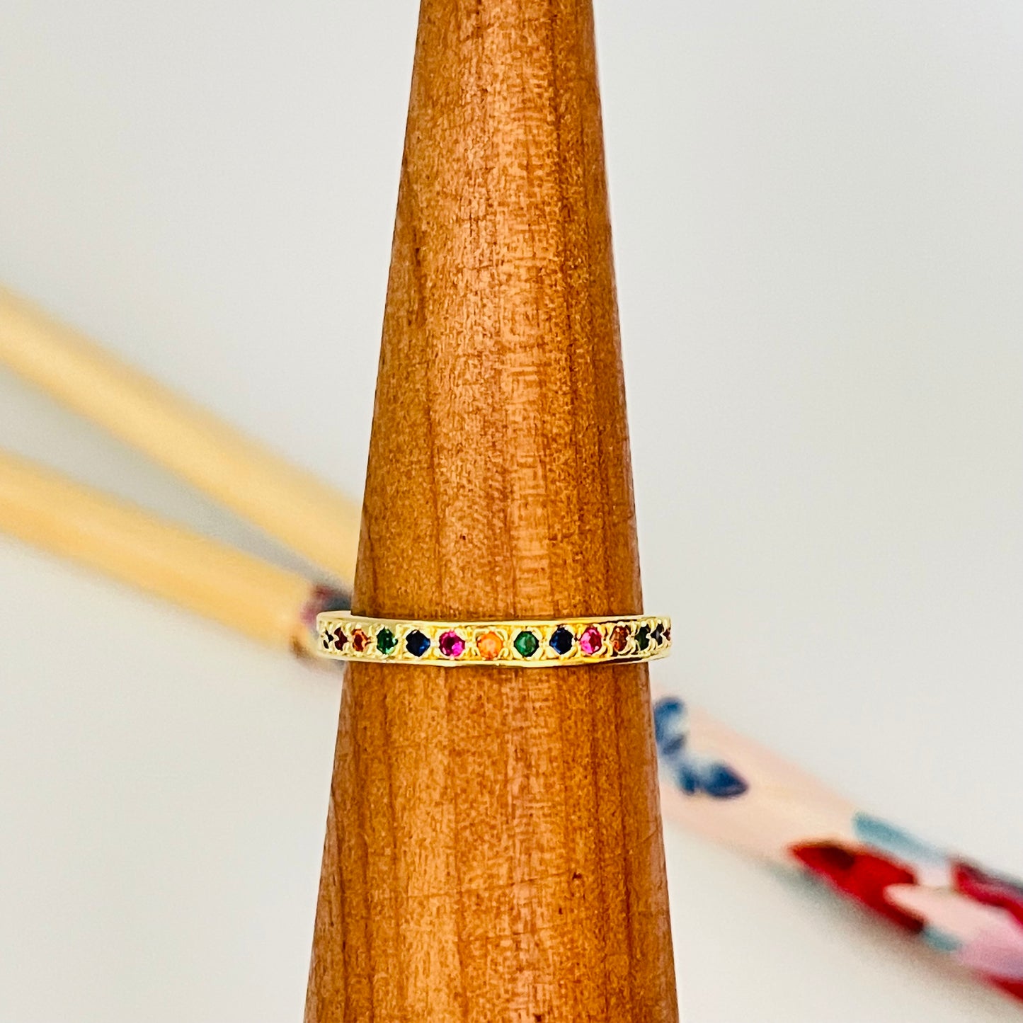 WO41 Anillo Medio Cintillo Circones Multicolor Argolla de 2 mm Anillo Baño Oro Anillos Bañados en Oro y Plata hecho de Bronce Bañado en Oro 18K Joyas Bañadas en Oro