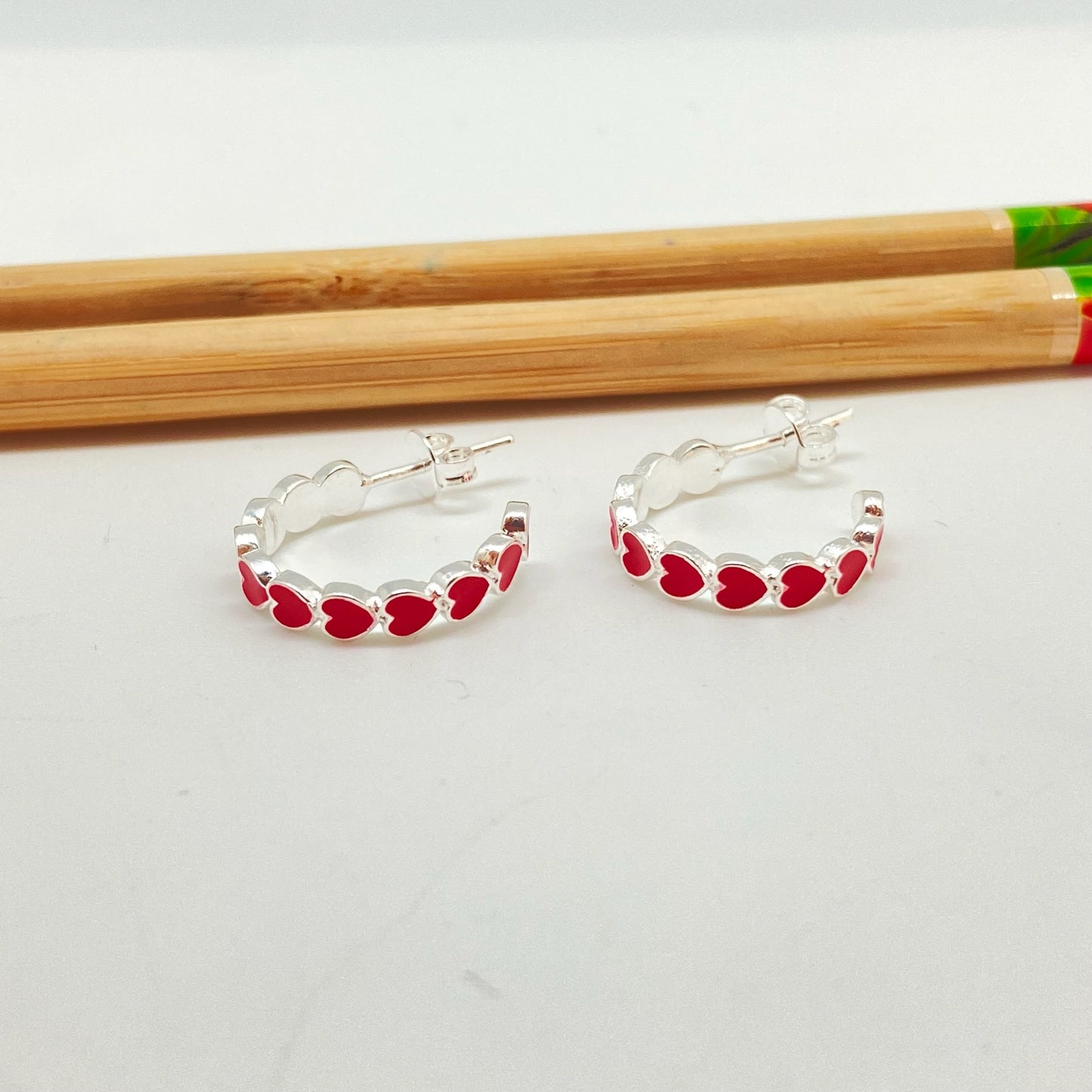 XP301 Aro Argolla Corazones con resina color Dia. 15 mm ancho 4 mm Aro Baño Plata