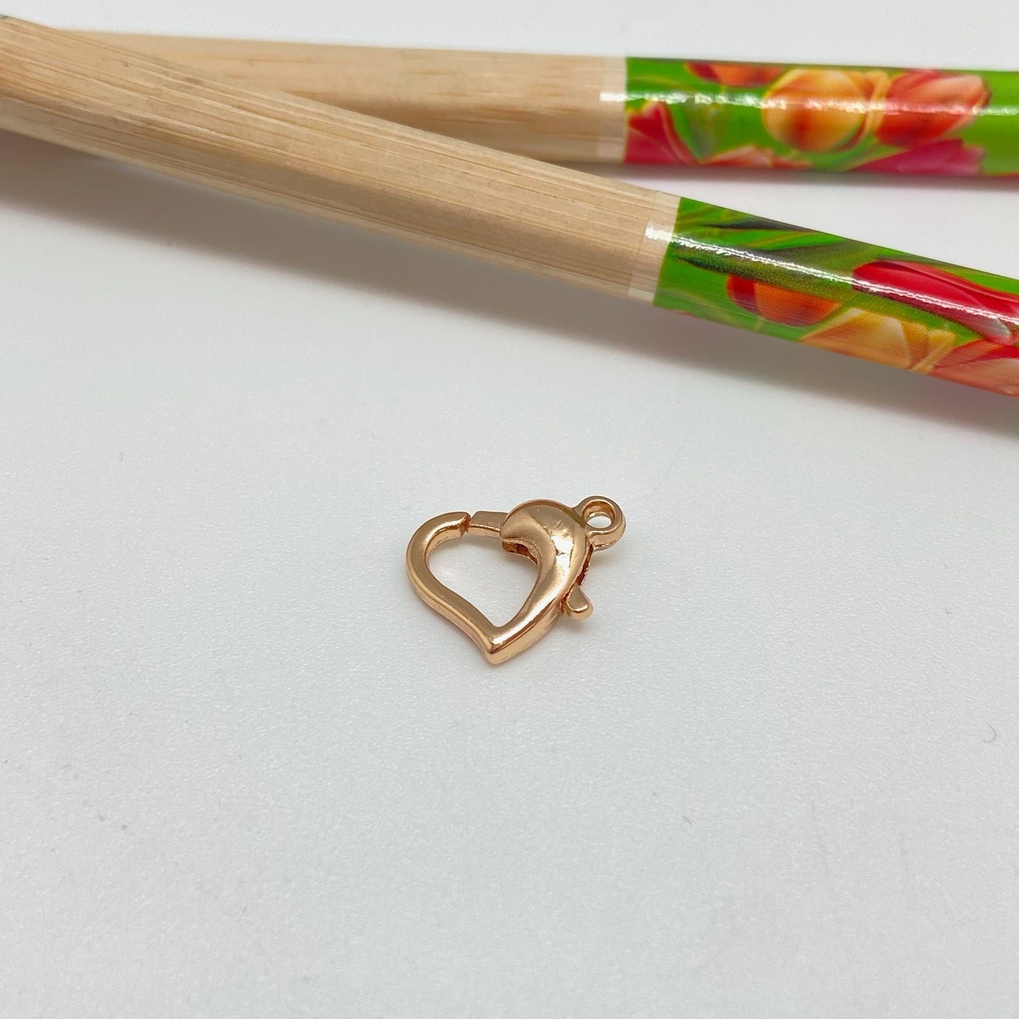 AO111 Mosquetón Corazón 10 mm más argollita Accesorio Baño Oro Accesorios Bañados hecho de Bronce Bañado en Oro 18K Joyas Bañadas en Oro