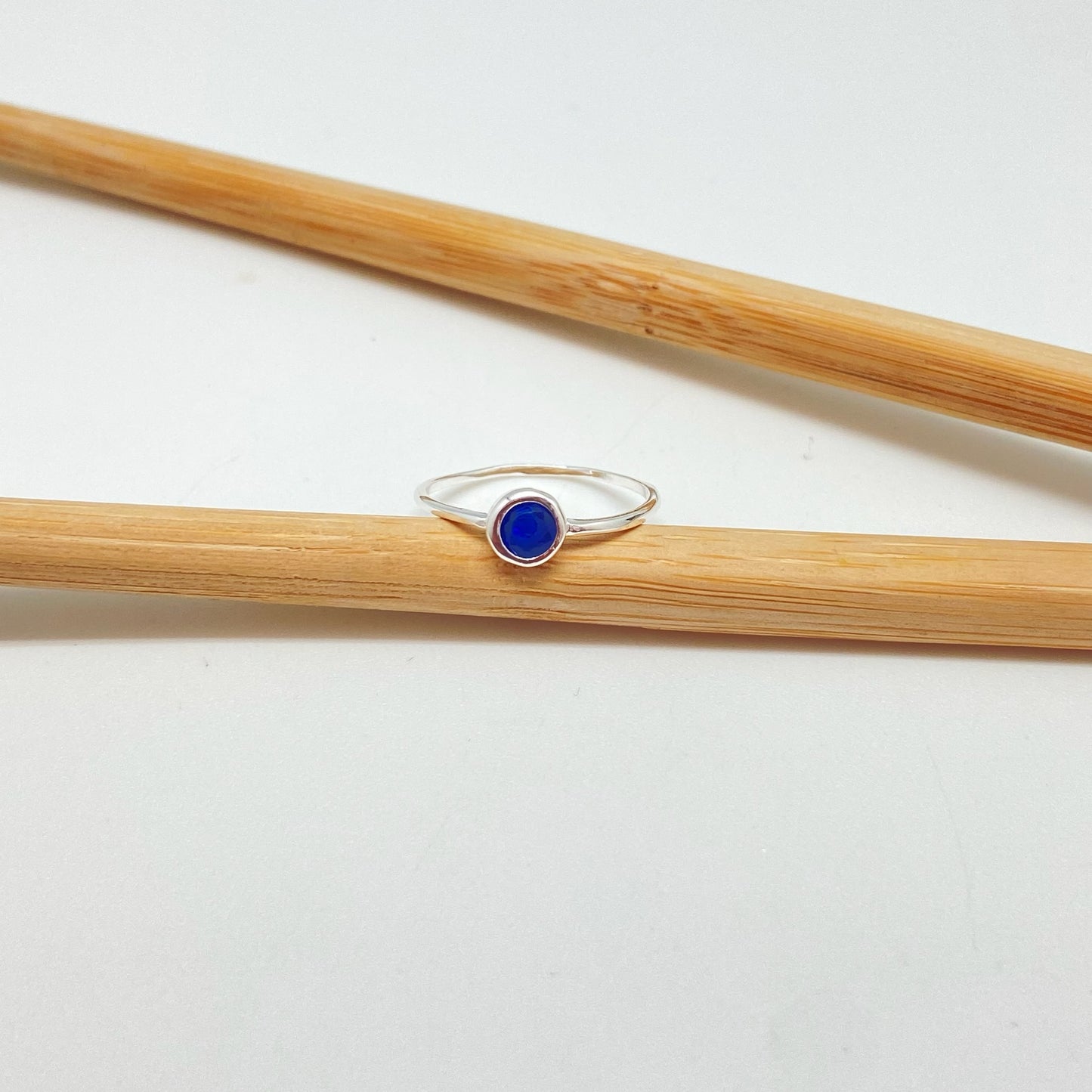 WP59 Anillo solitario circon zafiro 6 mm argolla 1 mm espesor Anillo Baño Plata Anillos Bañados hecho de Bronce Bañado en Plata 50 ml Joyas Bañadas en Plata