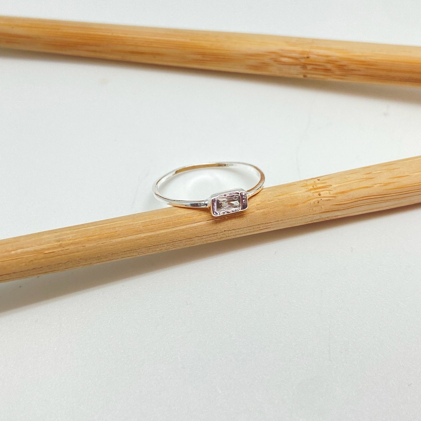 WP56 Anillo 1 circon cristal baguette 4x2 mm argolla 1 mm espesor Anillo Baño Plata Anillos Bañados hecho de Bronce Bañado en Plata 50 ml Joyas Bañadas en Plata