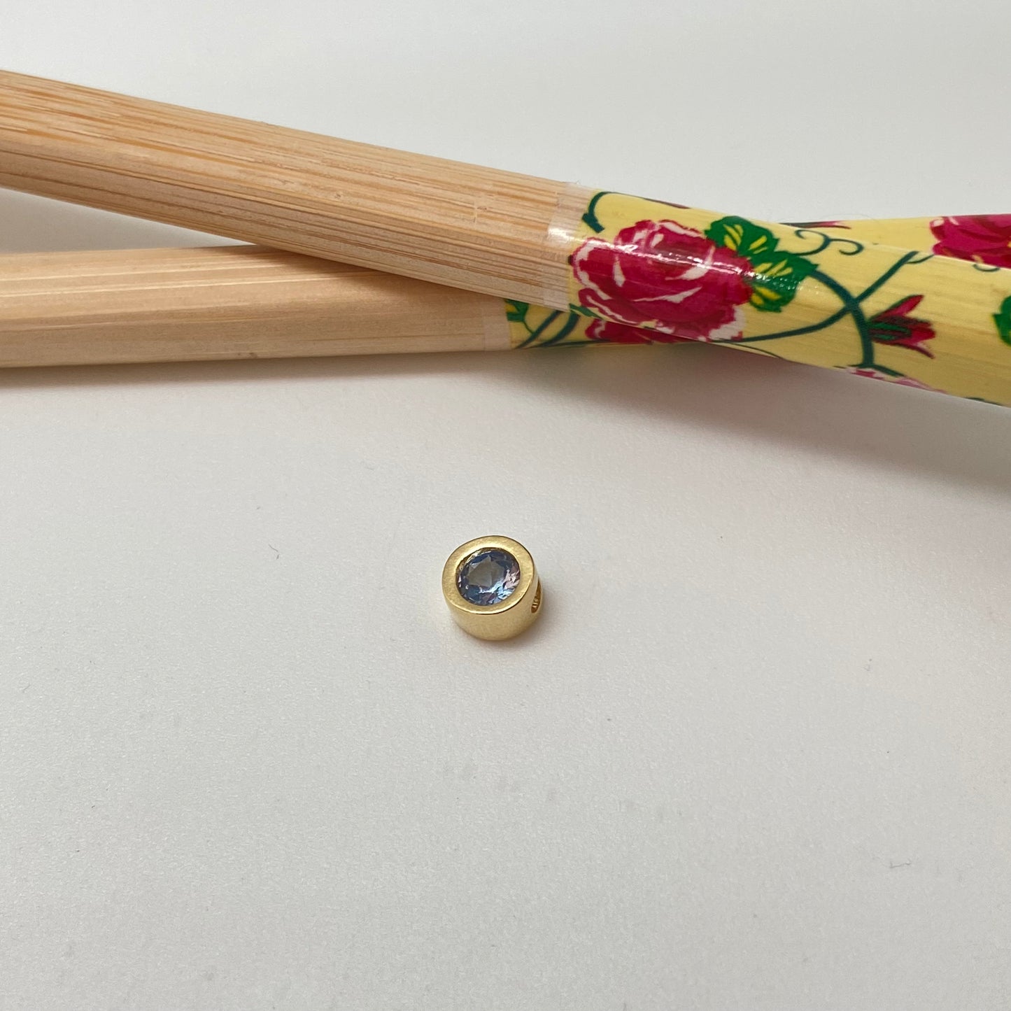 FO967 Colgante Punto de Luz 6 mm para pasar Circón Agua Marina Figura Baño Oro