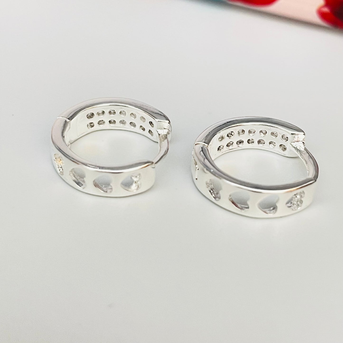 XP213 Aro Argolla Presión Circones y Corazones Calados 13 mm ancho 4 mm Aro Baño Plata Aros Bañados en Oro y Plata hecho de Bronce Bañado en Plata 50 ml Joyas Bañadas en Plata