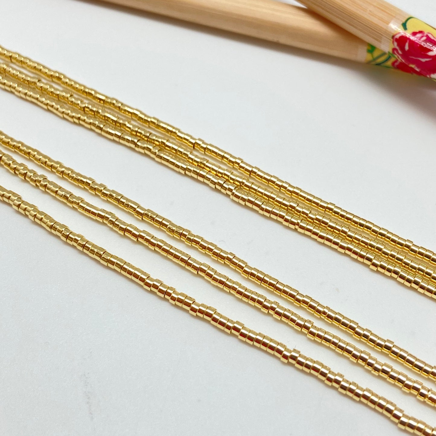 CO06 Collar de Mostacillas Largo 1.20 mt Cadena Terminada Baño Oro