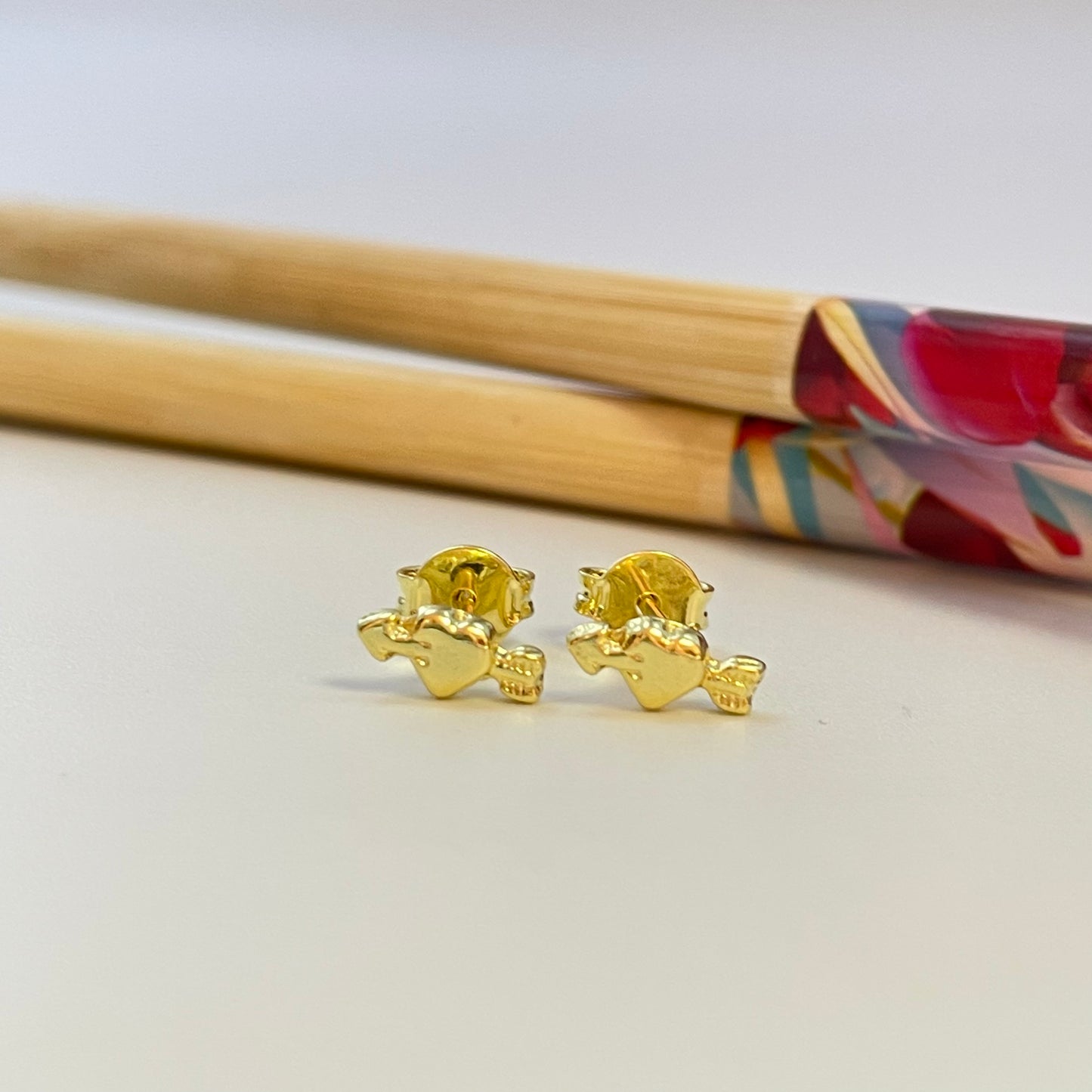XO292 Mini Aro Corazon Cupido 5 x 8.5 mm Aro Baño Oro Aros Bañados hecho de Bronce Bañado en Oro 18K Joyas Bañadas en Oro