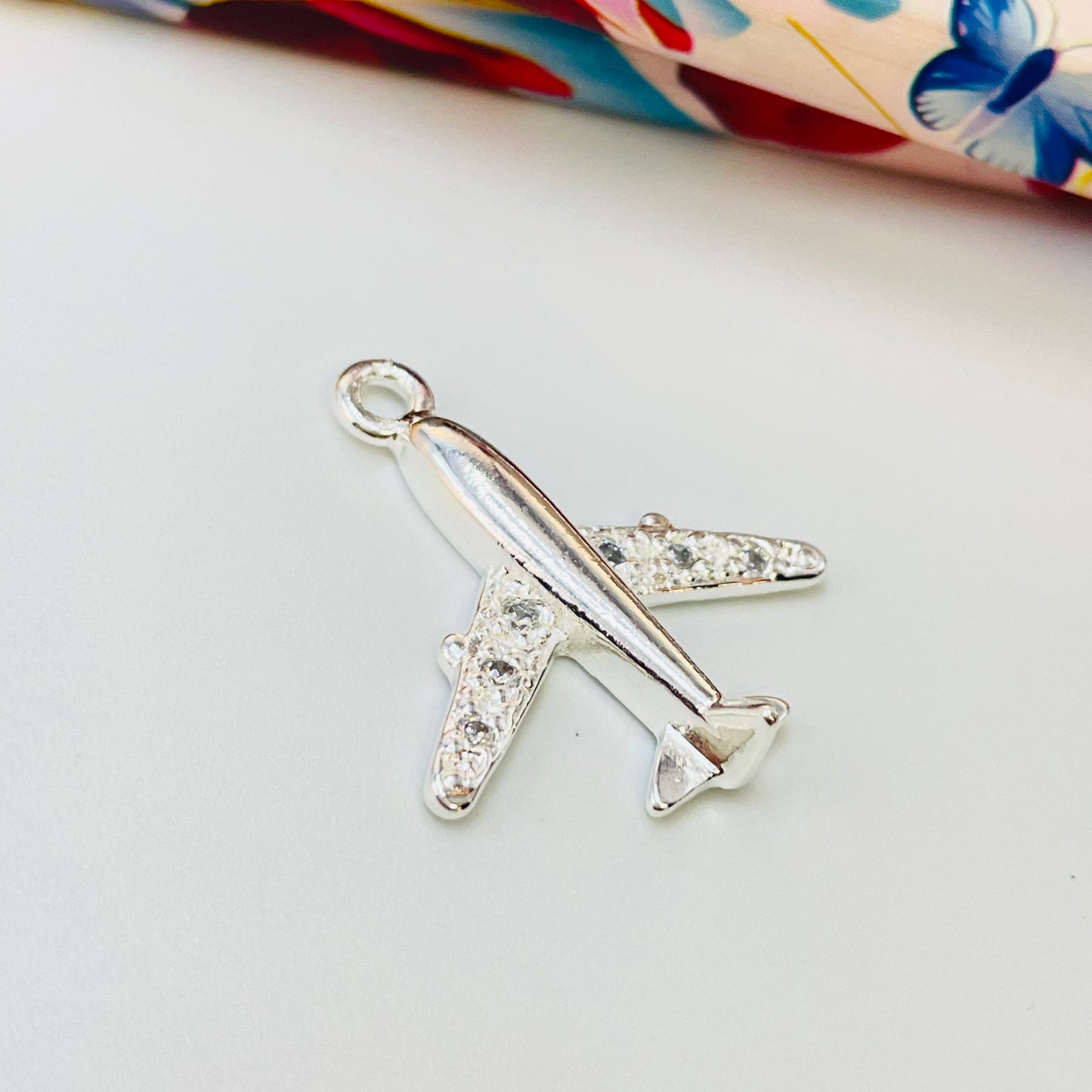 Joyas por Mayor Joyas Bañadas en Plata por Mayor Insumos para Joyas FP1145 Colgante Avión con circones en alas 10 x 20 mm más argollita Espesor 3 mm Figura Baño Plata