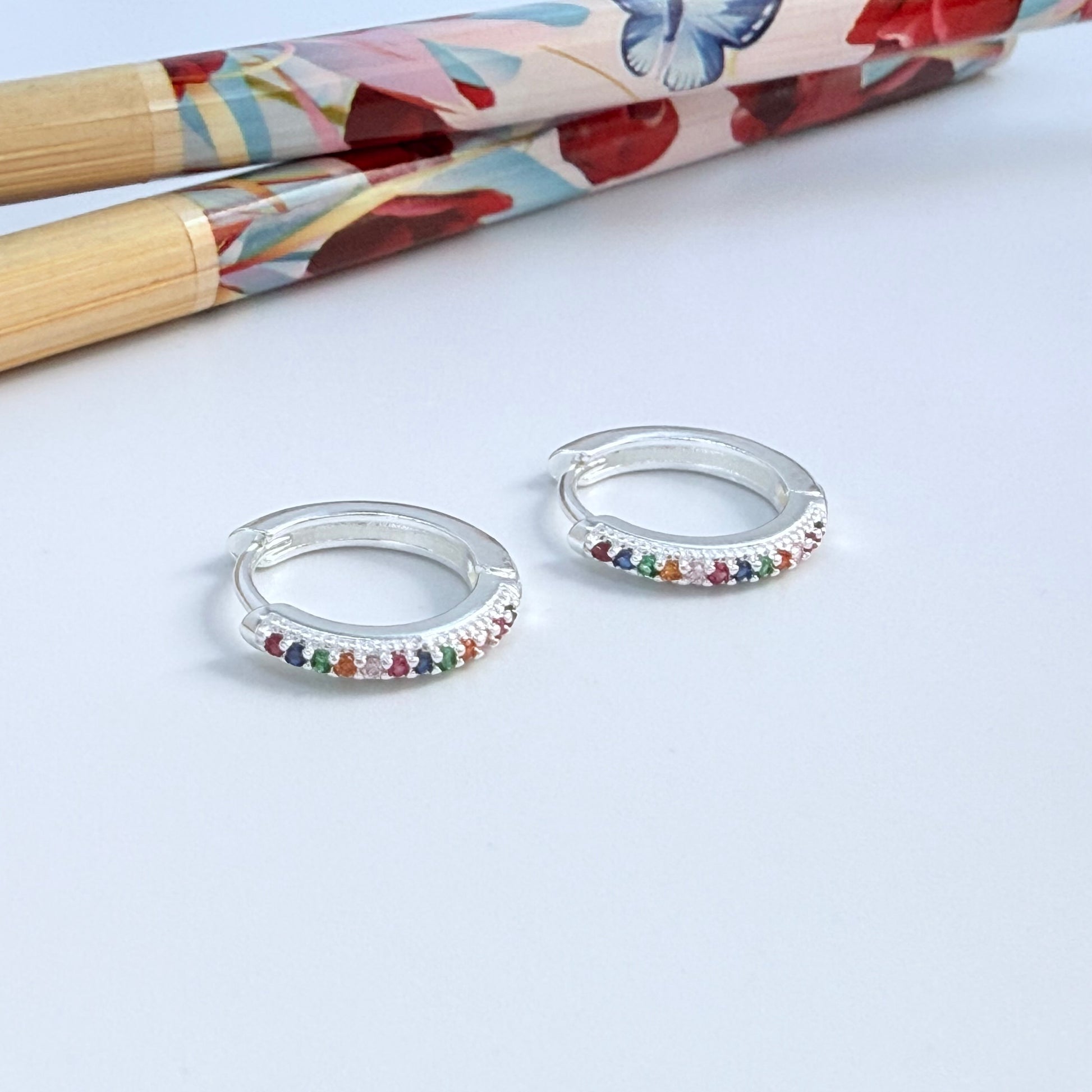 Joyas por Mayor Joyas Bañadas en Plata por Mayor Insumos para Joyas XP558 Aro Argolla Presión circones de colores diá. 14 mm Ancho y Espesor 2 mm Aro Baño Plata