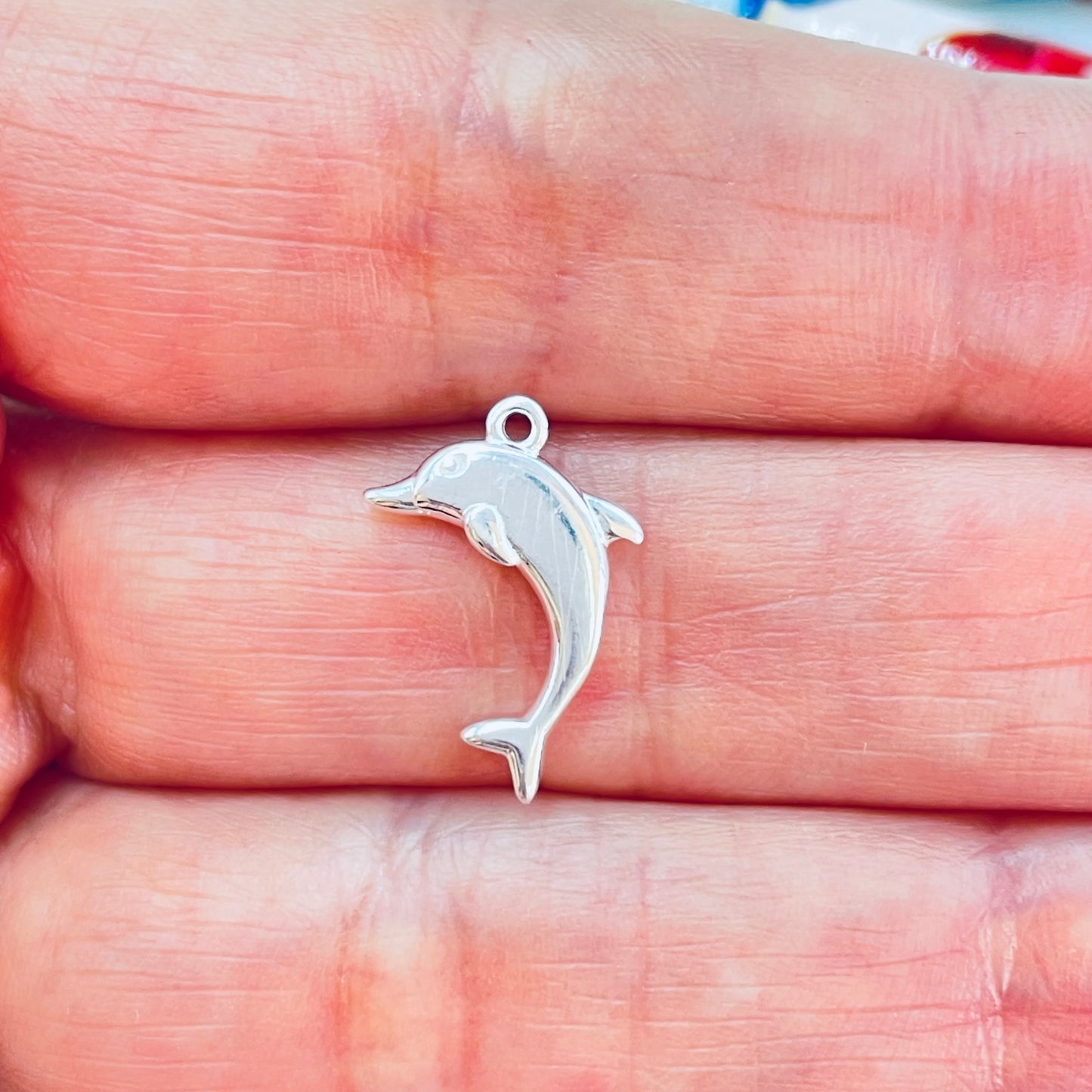 FP1231 Colgante Delfín 14 x 12 mm más argollita Espesor 1.2 mm Figura Baño Plata