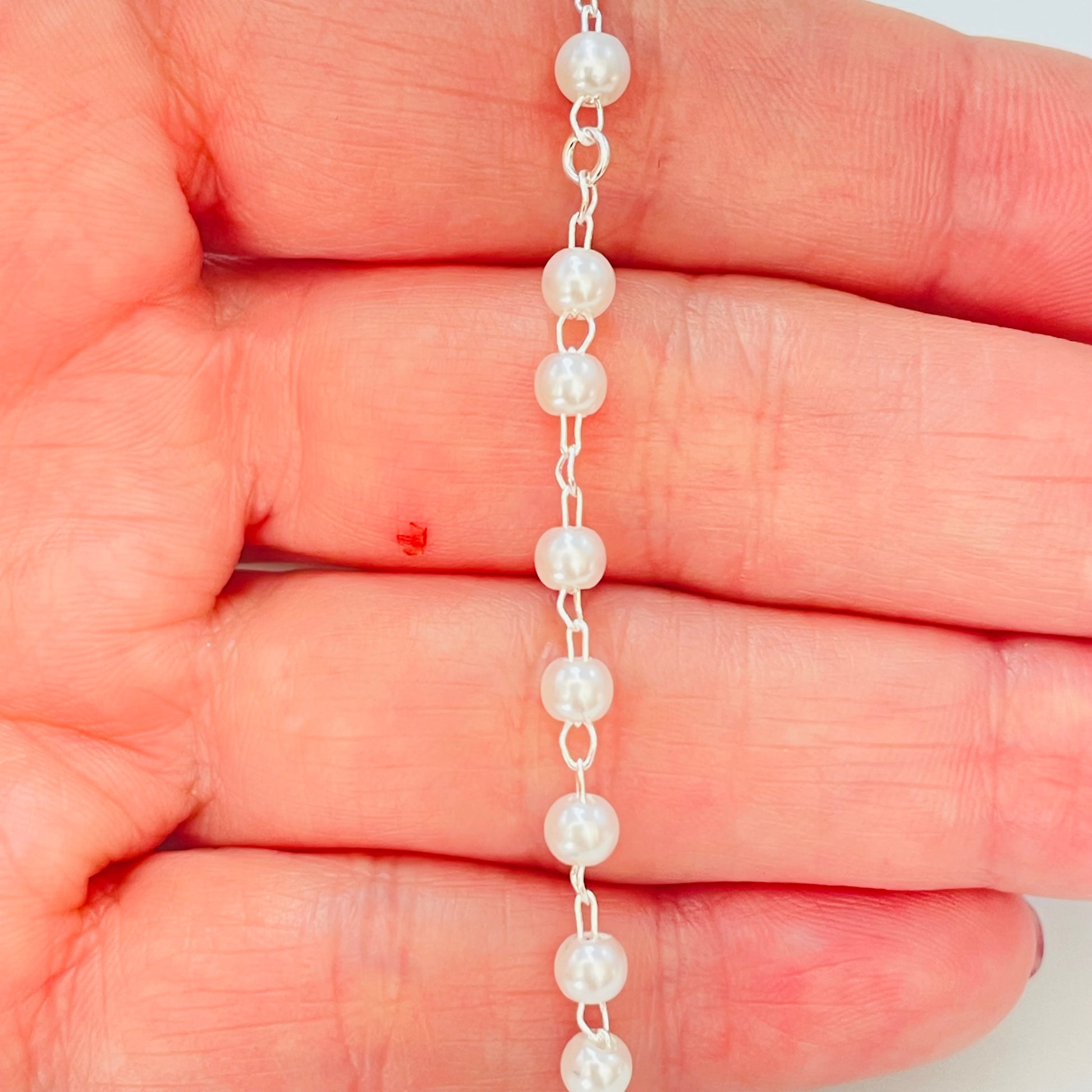 Joyas por Mayor Joyas Bañadas en Plata por Mayor Insumos para Joyas PP26 Pulsera Perlas diá. 4 mm y cadena Largo 17.5 mm más extensor de 3 cm con terminal mini corazón Pulsera Baño Plata