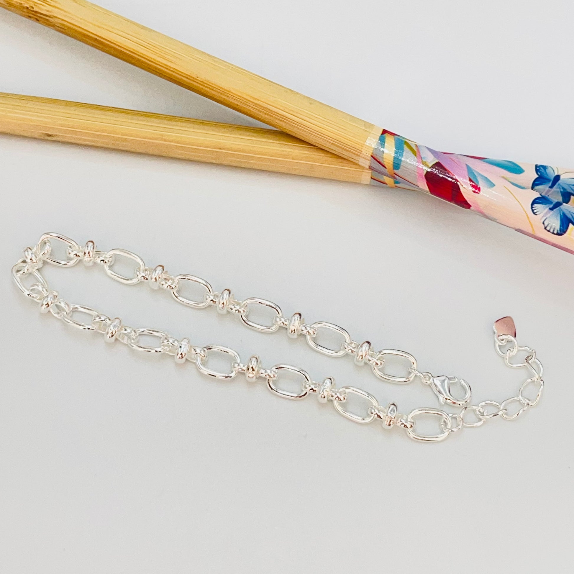 Joyas por Mayor Joyas Bañadas en Plata por Mayor Insumos para Joyas PP23 Pulsera Eslabones Alternados 8 x 5.5 mm Espesor 1 mm Largo 17 cm mas extensor de 3 cm terminal mini corazón Pulsera Baño Plata