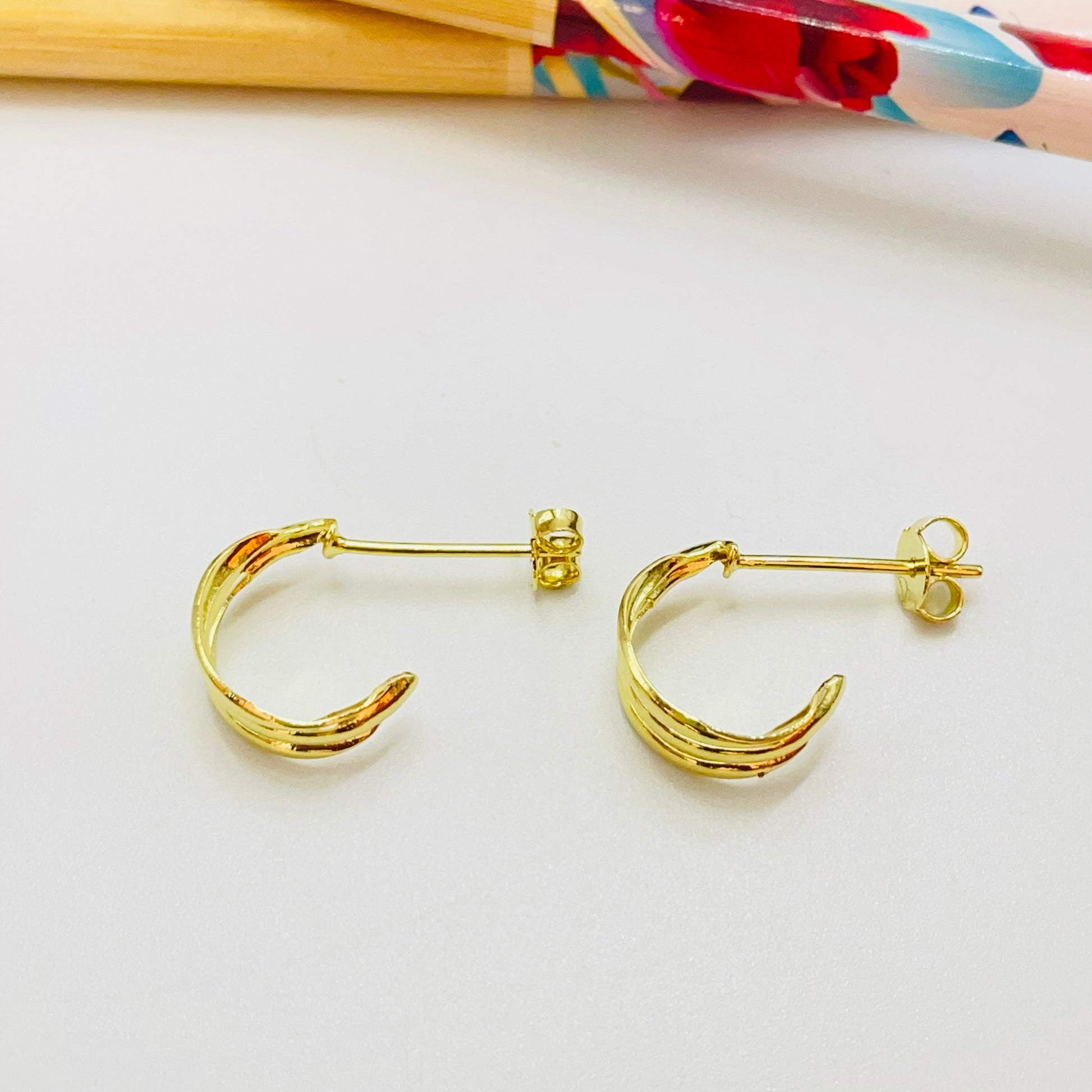 Joyas por Mayor Joyas Bañadas en Oro por Mayor Insumos para Joyas XO518 Aro Argolla Triple Unidas en Puntas diá. 14 mm Ancho 6 mm Espesor 1 mm Aro Baño Oro