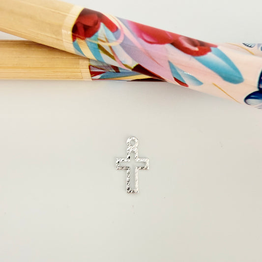 FP1264 Colgante Mini Cruz Calada diamantada 9 x 6 mm más argollita Espesor 0.3 mm Figura Baño Plata