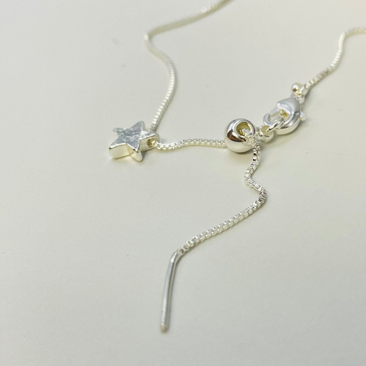 Joyas por Mayor Joyas Bañadas en Plata por Mayor Insumos para Joyas CP209 Cadena Veneciana de 1mm con bolita con silicona y palito Cadena Terminada Baño Plata