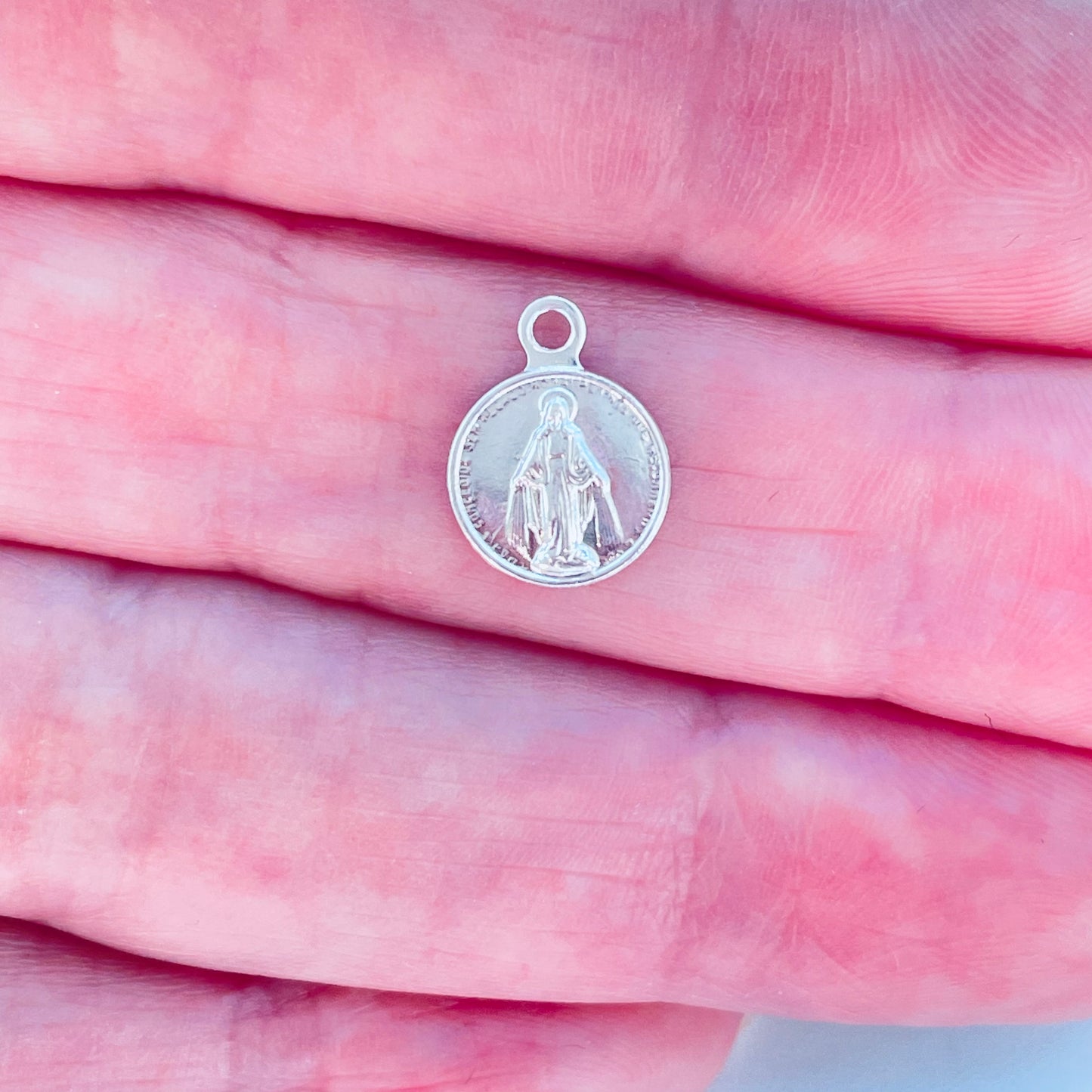 FP1045 Colgante Virgen de los Milagros 9 mm mas argollita Figura Baño Plata