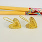 XO385 Aro Colgante con gancho Corazón borde martelado y corazón en relieve 22 x 20 mm Largo Total 32 mm Aro Baño Oro Aros Bañados hecho de Bronce Bañado en Oro 18K Joyas Bañadas en Oro