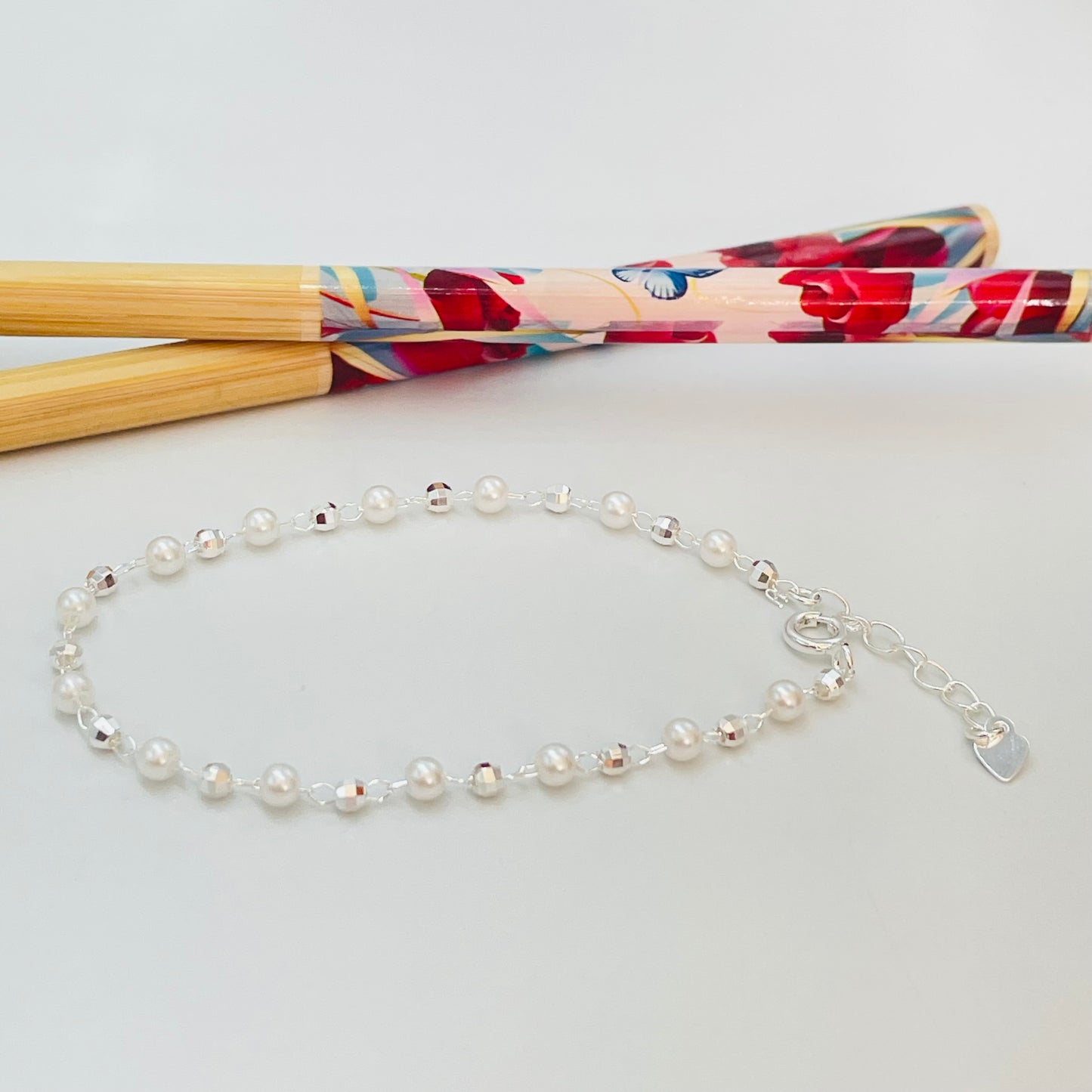 Joyas por Mayor Joyas Bañadas en Plata por Mayor Insumos para Joyas PP25 Pulsera Perlas diá. 3.5 mm y bolitas facetadas 2.8 mm Largo 17.5 cm más extensor con terminal mini corazón Pulsera Baño Plata