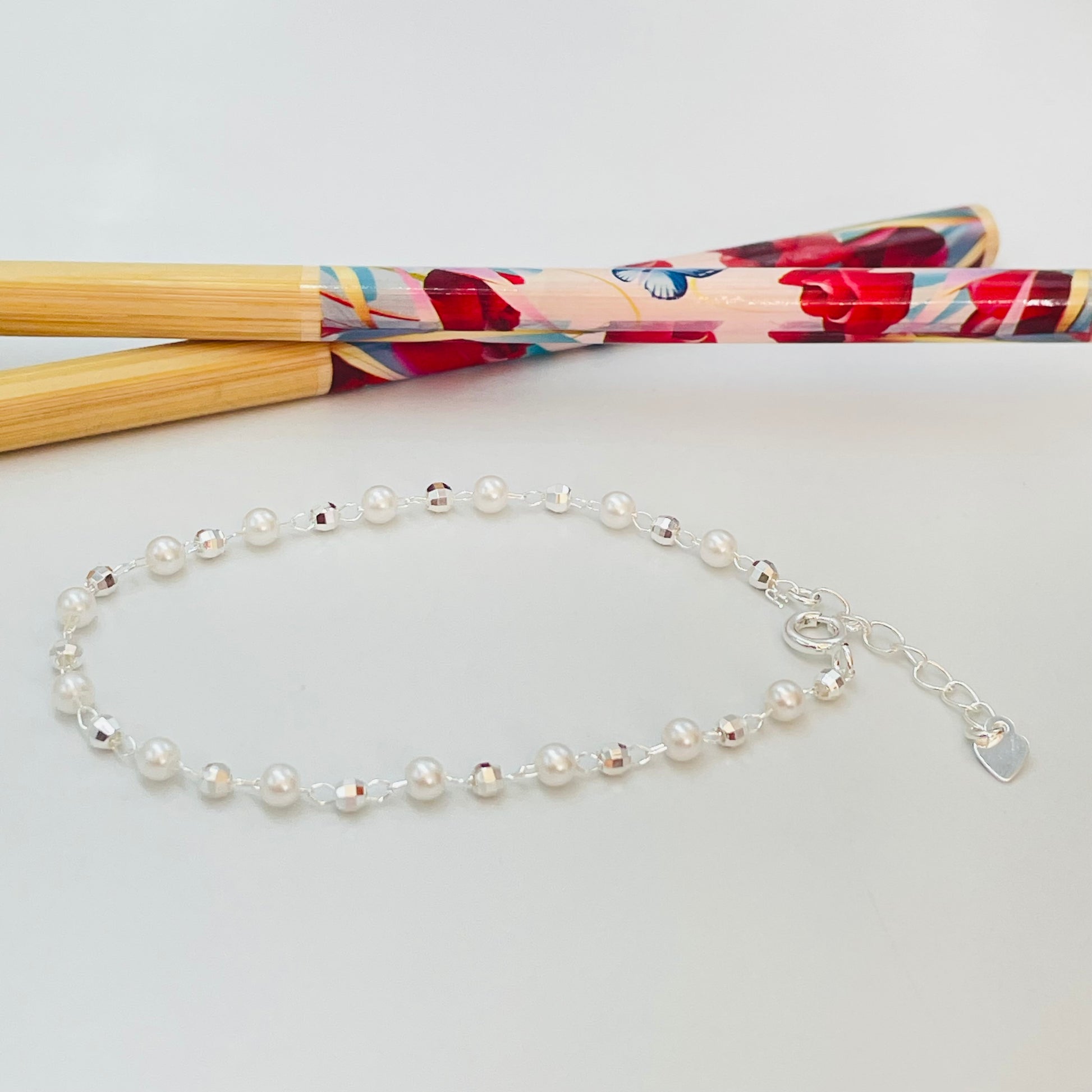 Joyas por Mayor Joyas Bañadas en Plata por Mayor Insumos para Joyas PP25 Pulsera Perlas diá. 3.5 mm y bolitas facetadas 2.8 mm Largo 17.5 cm más extensor con terminal mini corazón Pulsera Baño Plata