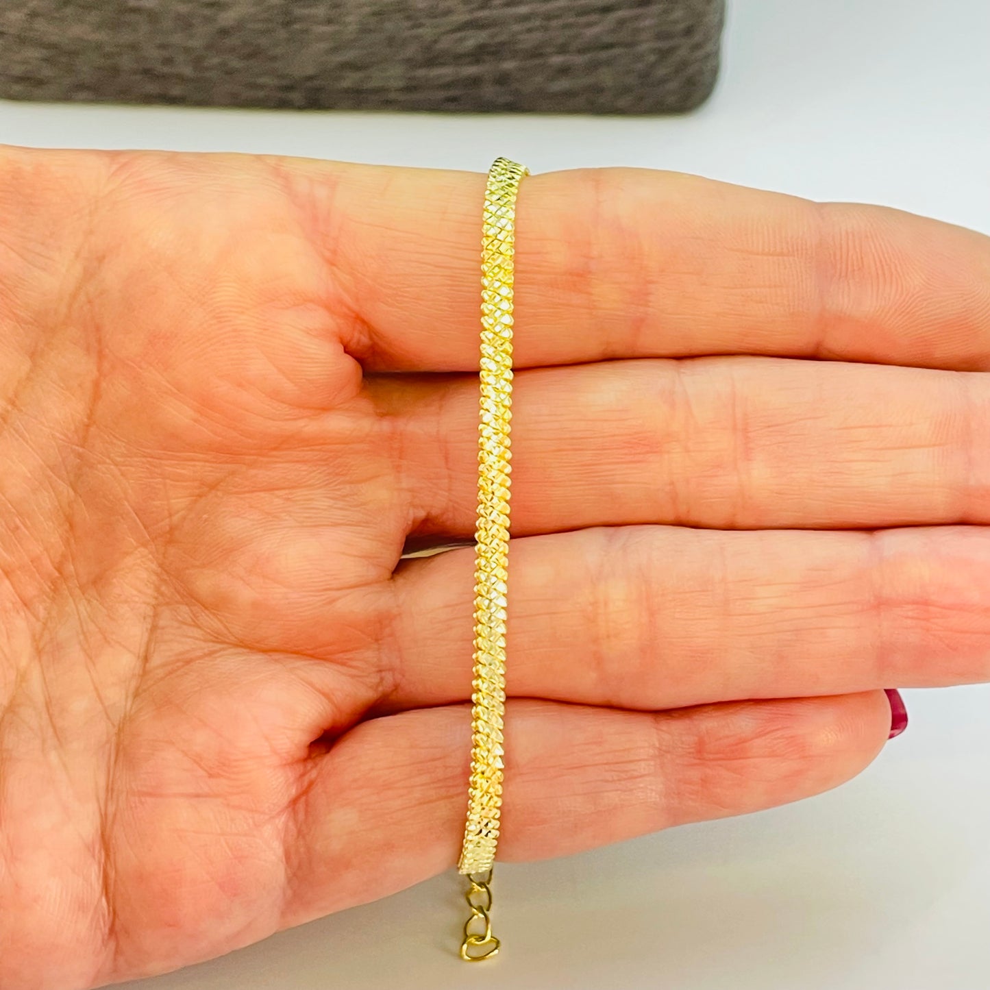 PO29 Pulsera Cinta Texturada doble espesor Ancho 3 mm Espesor 1.3 mm Largo 15 cm Pulsera Baño Oro