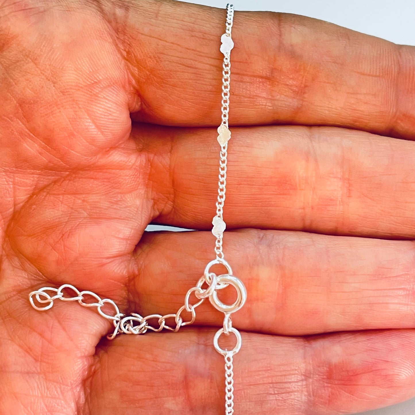 PP34 Pulsera Cadena Grumet 2 mm y Mini Corazones de 3 mm Largo 15 cm más extensor de 5 cm Pulsera Baño Plata