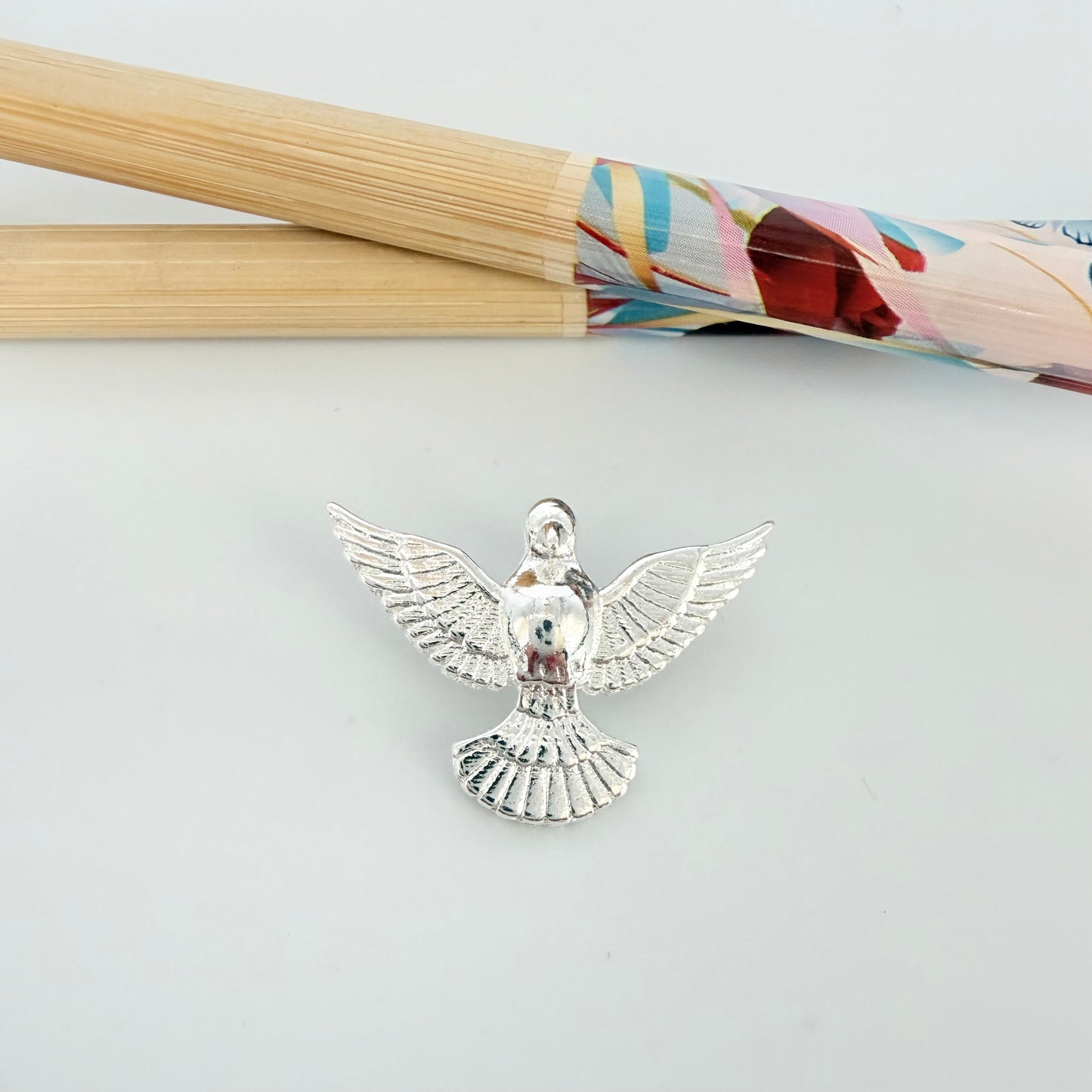 FP1267 Colgante Espíritu Santo L 18.5 x 25 mm argolla posterior Espesor 1.5 mm Figura Baño Plata