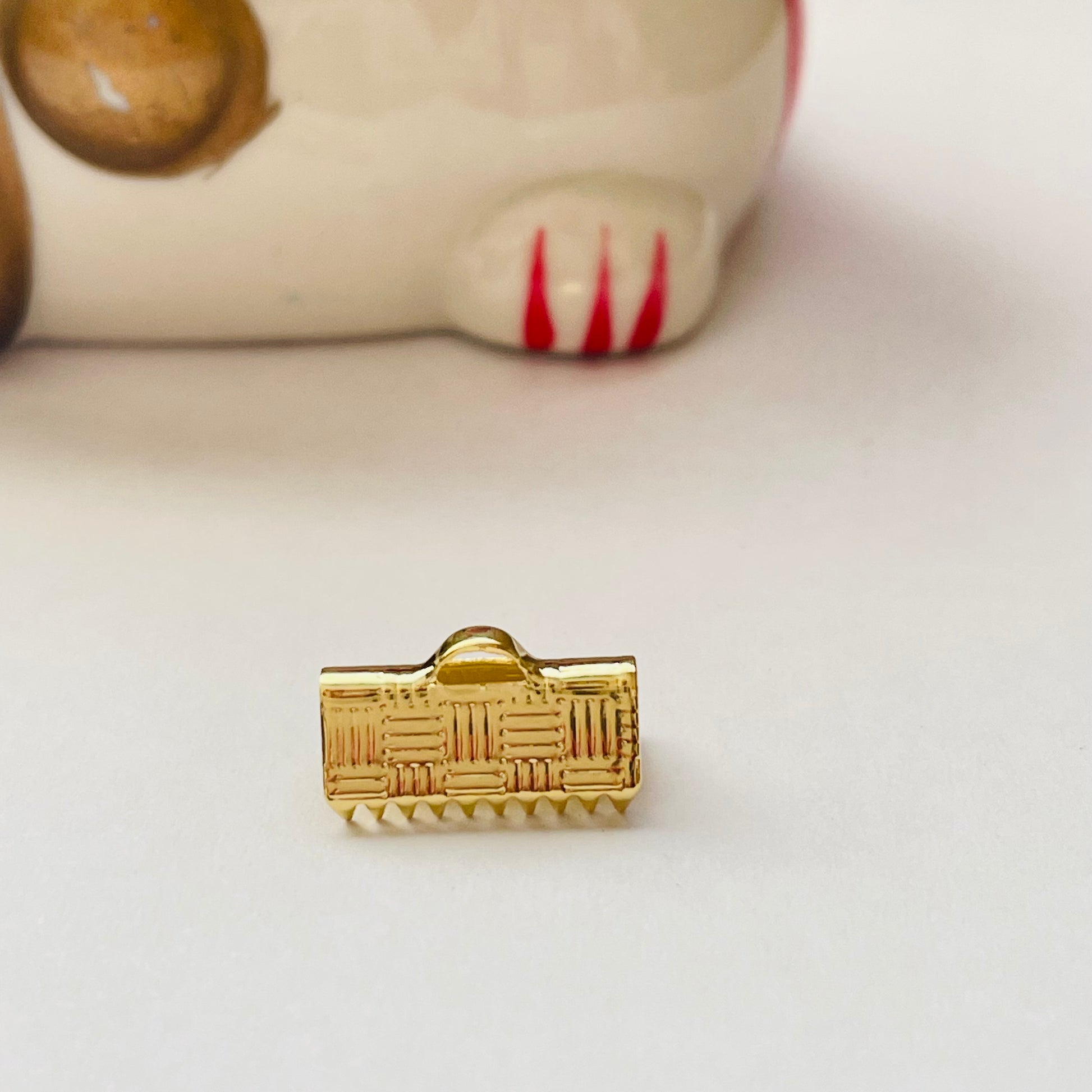 AO144 Terminal de Apriete para pulsera o collar 6 x 14 mm Accesorio Baño Oro Accesorios Bañados hecho de Bronce Bañado en Oro 18K Joyas Bañadas en Oro