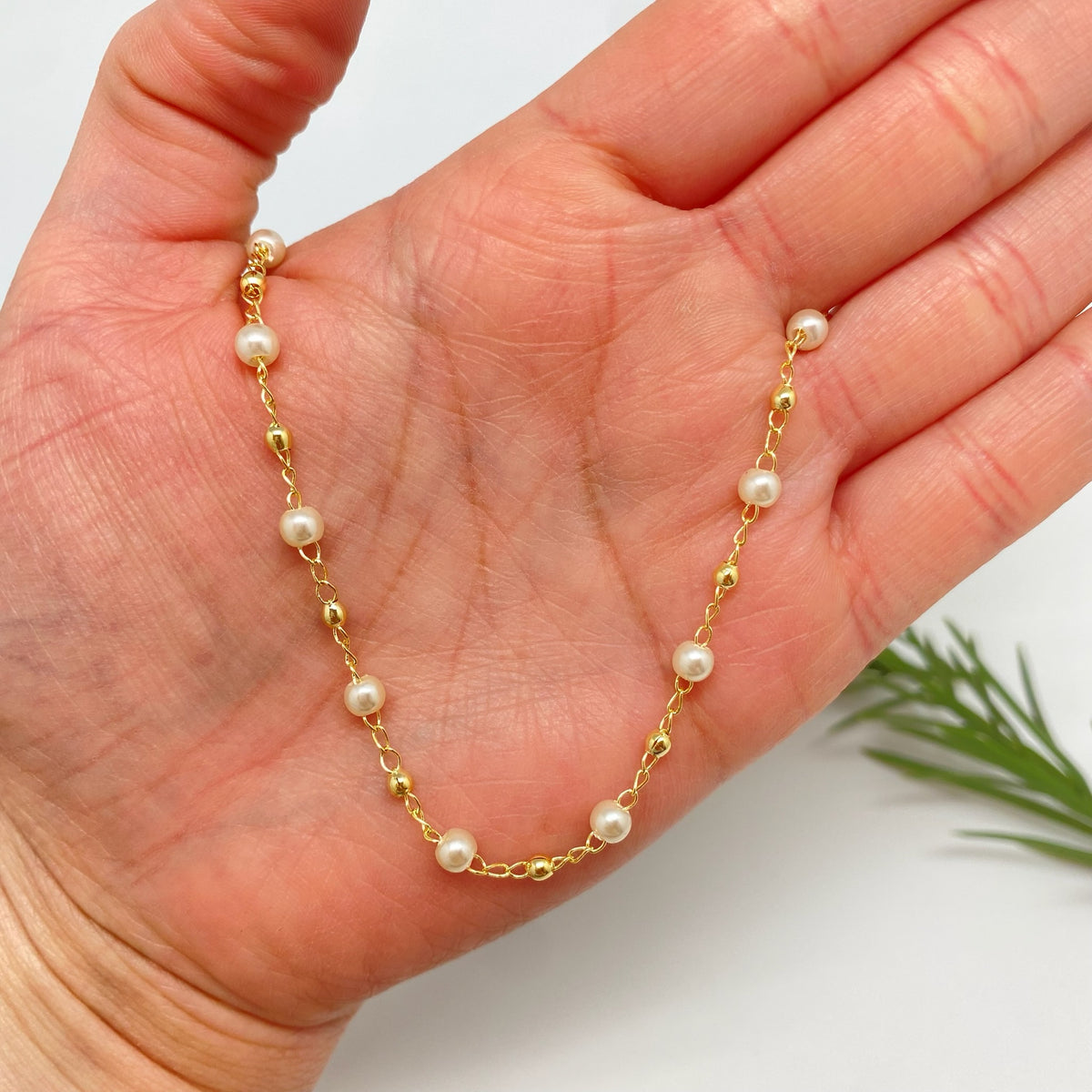 CO249 Chocker o collar de bolitas 2.8 mm y perlas 4 mm Largo 36 cm más extensor de 10 cm Collar Terminado Baño Oro