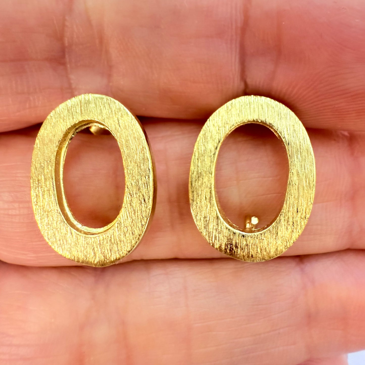 Joyas por Mayor Joyas Bañadas en Oro por Mayor Insumos para Joyas BO116 Base de Aro Ovalada Calada Argolla Posterior 18 x 13 mm Espesor 2.2 mm Base de Aro Baño Oro