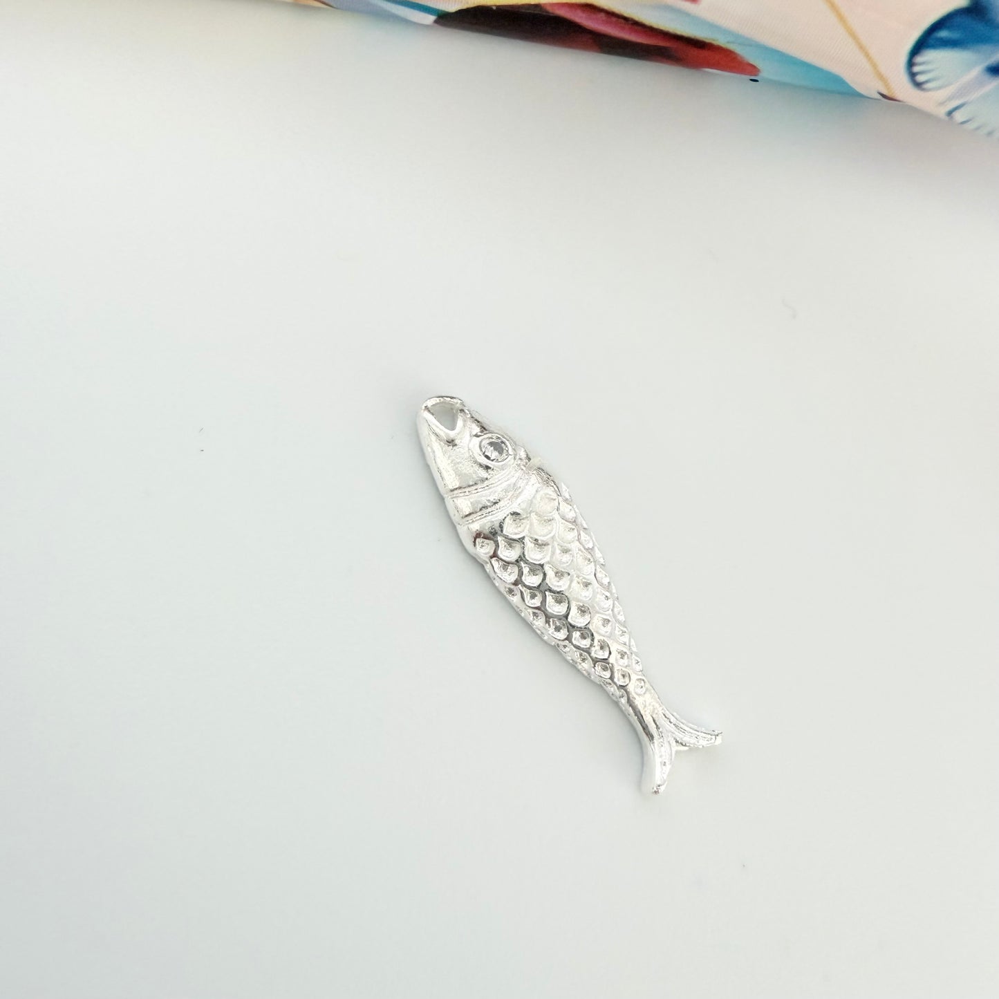 FP1261 Colgante Pez Koi Abombado 20 x 5.5 mm Espesor 1 mm Figura Baño Plata