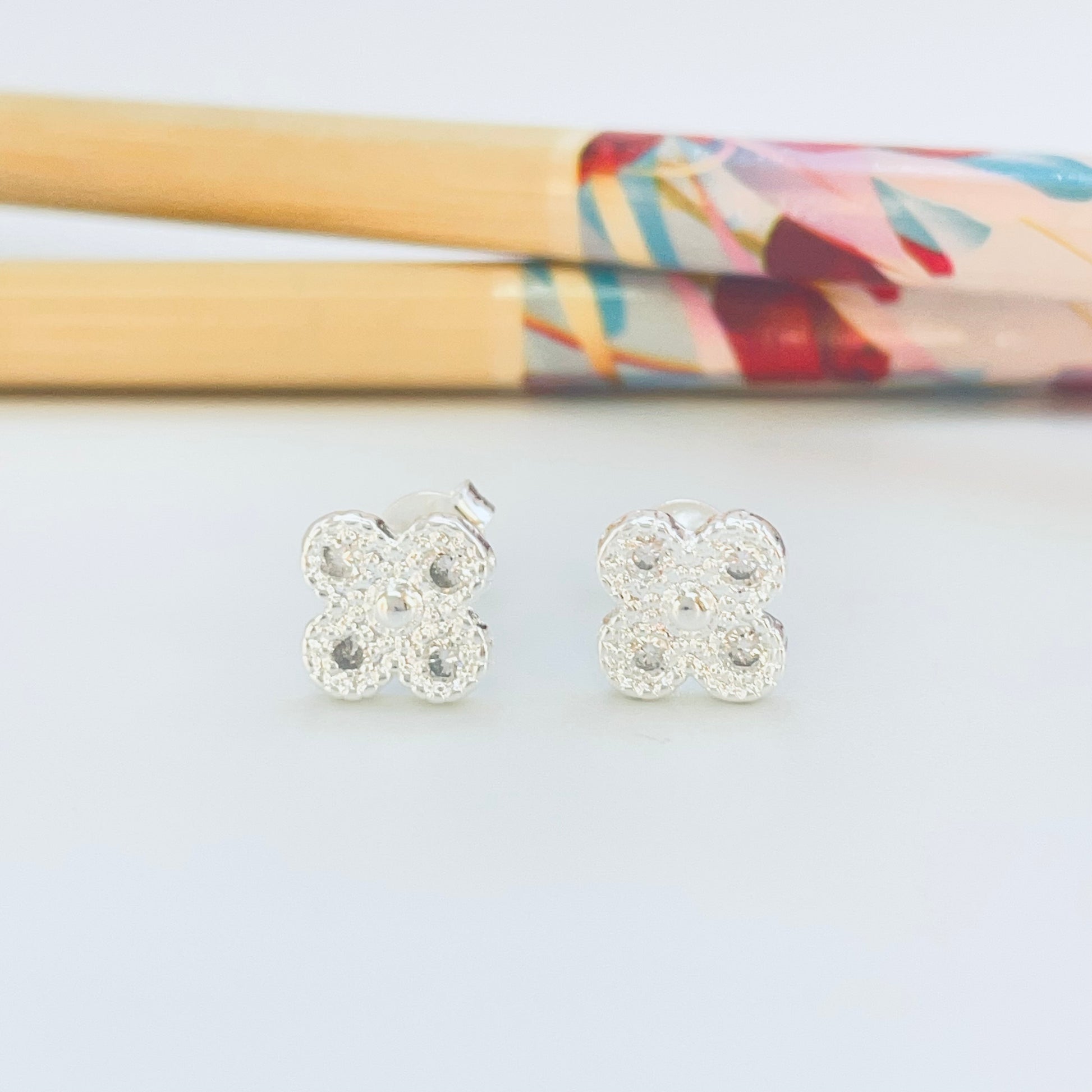 Joyas por Mayor Joyas Bañadas en Plata por Mayor Insumos para Joyas XP555 Aro Trébol Puntas Redondas Circones 10 x 10 mm Espesor 1.2 mm Aro Baño Plata