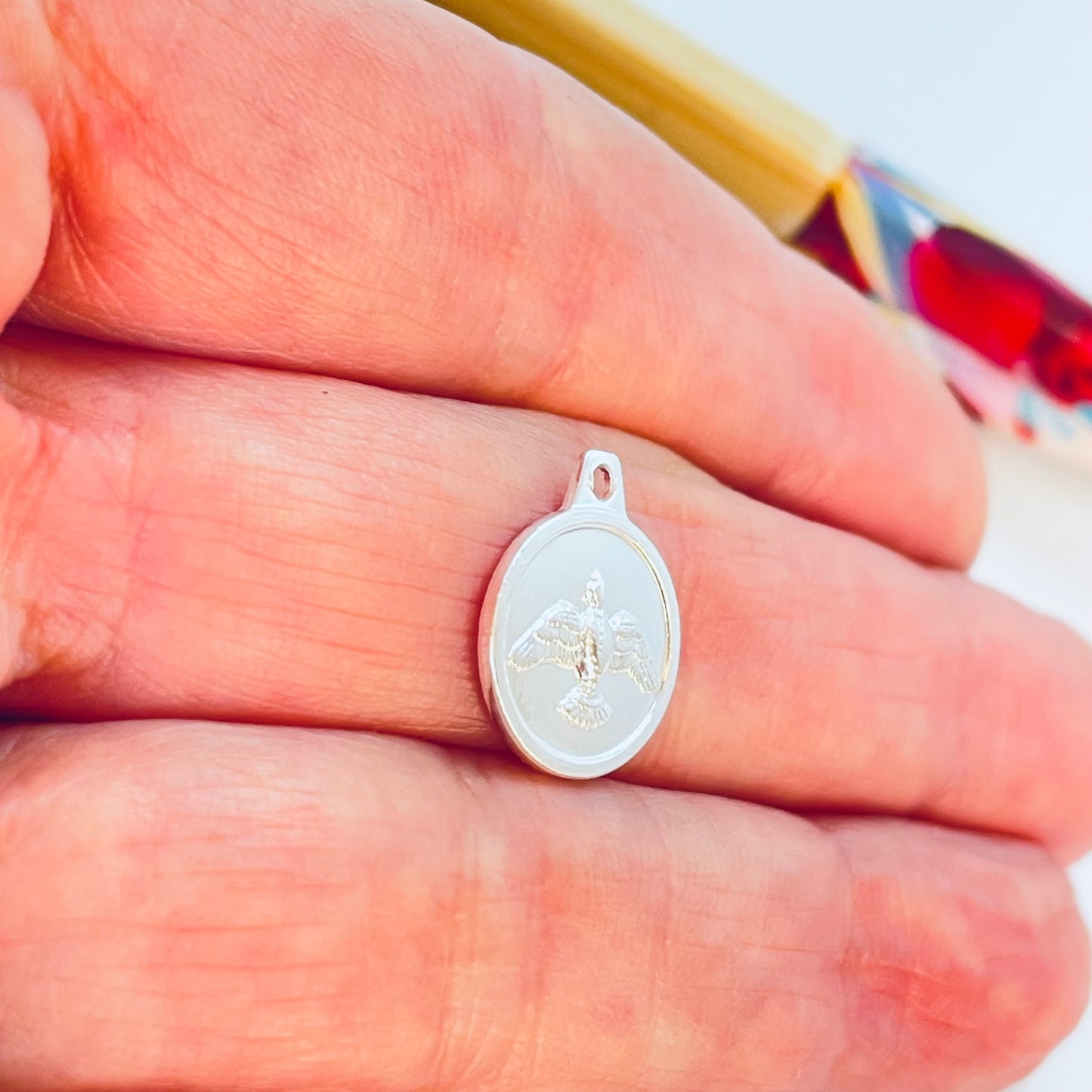 FP1188 Colgante Medalla Redonda Espíritu Santo Diá. 12 mm más argollita Espesor 1 mm Figura Baño Plata