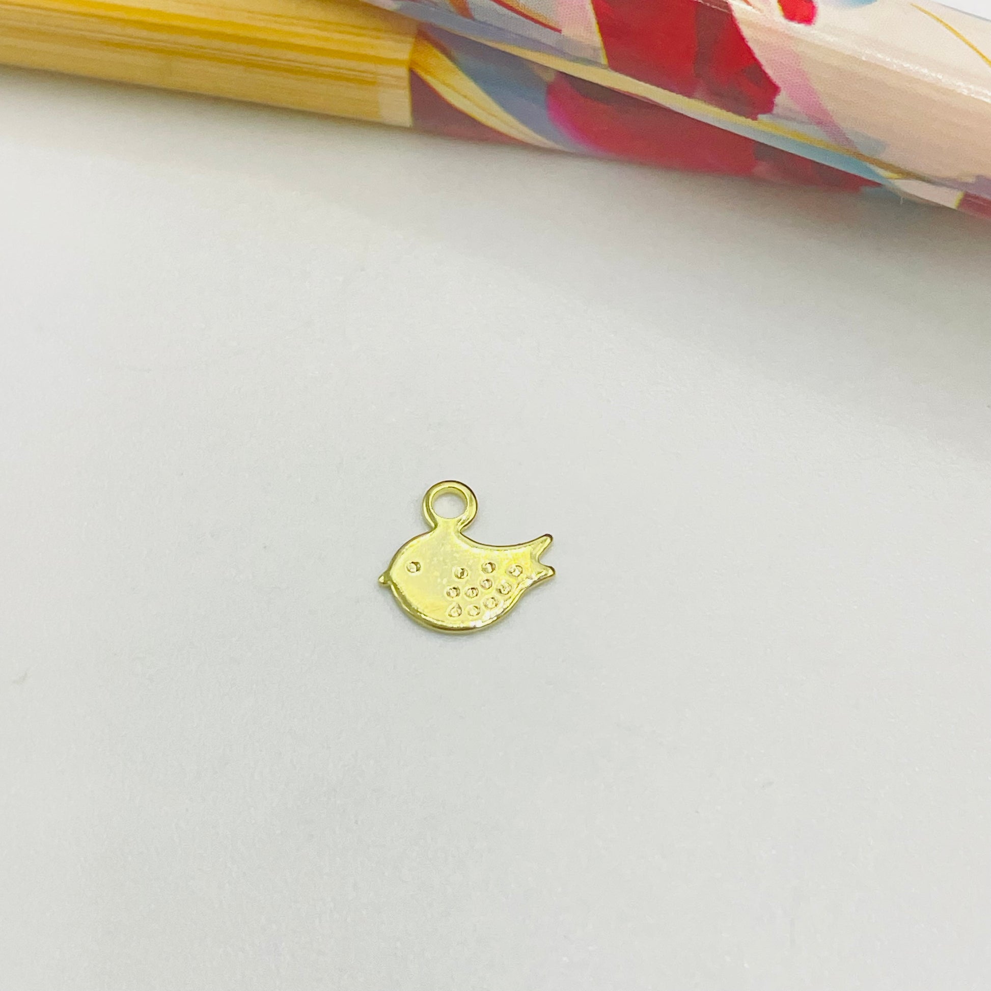 FO430 Pajarito 8 x 7 mm Figura Baño Oro Figuras Bañadas en Oro y Plata hecho de Bronce Bañado en Oro 18K