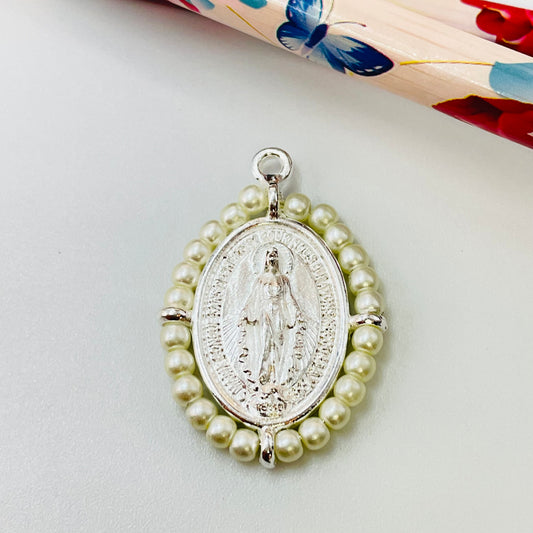 Joyas por Mayor Joyas Bañadas en Plata por Mayor Insumos para Joyas FP1144 Colgante Medalla Virgen de los Milagros con Borde de Perlas 29 x 22 mm más argollita Espesor 2.8 mm Figura Baño Plata