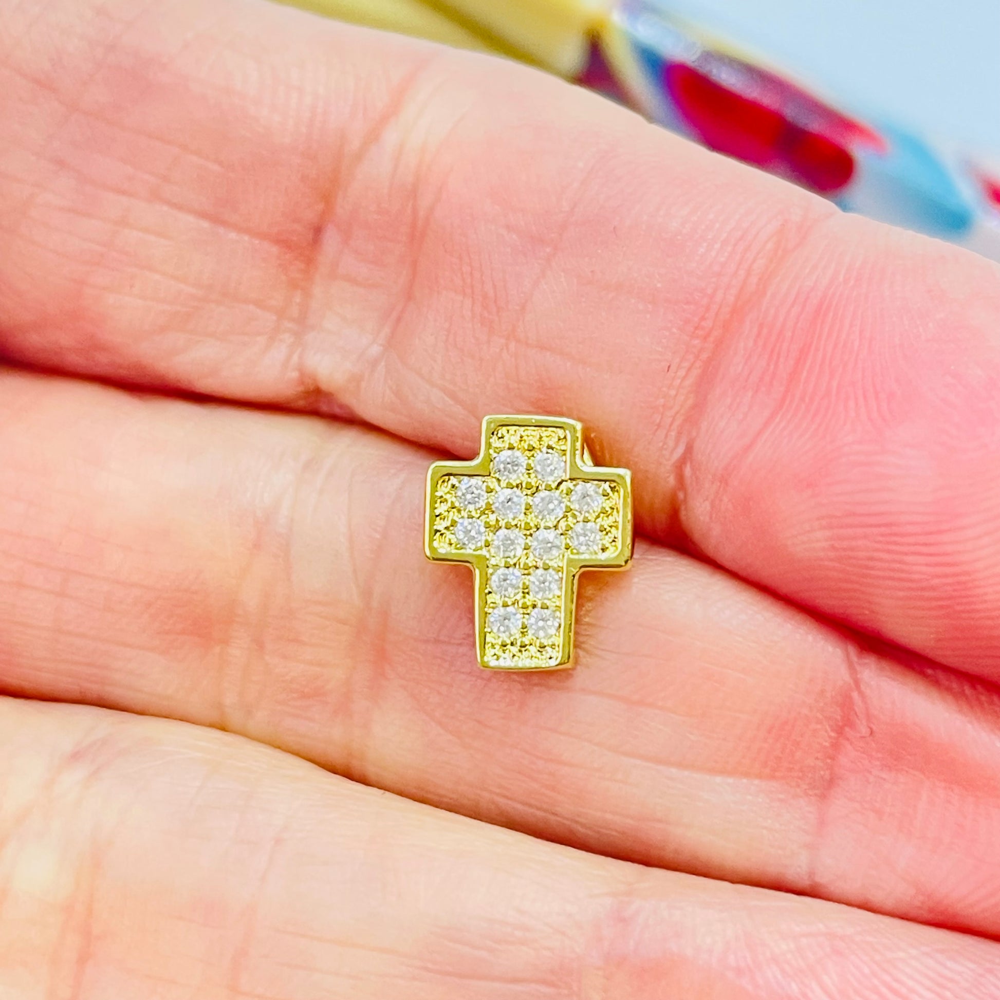 FO371 Cruz Circones 10 x 8 mm Figura Baño Oro Figuras Bañadas en Oro y Plata hecho de Bronce Bañado en Oro 18K