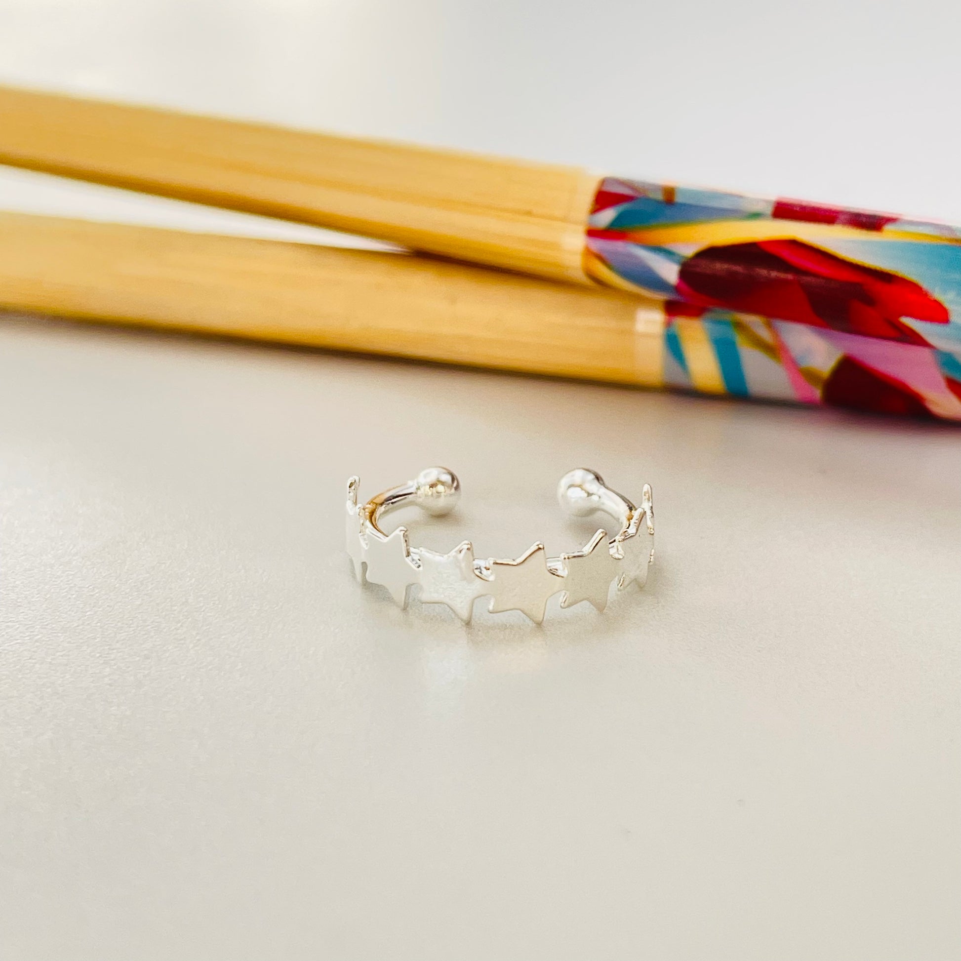 XP411 Cuff Estrellas Diá. 15 mm Ancho estrellitas 4 mm Aro Baño Plata Aros Bañados hecho de Bronce Bañado en Plata 50 ml Joyas Bañadas en Plata